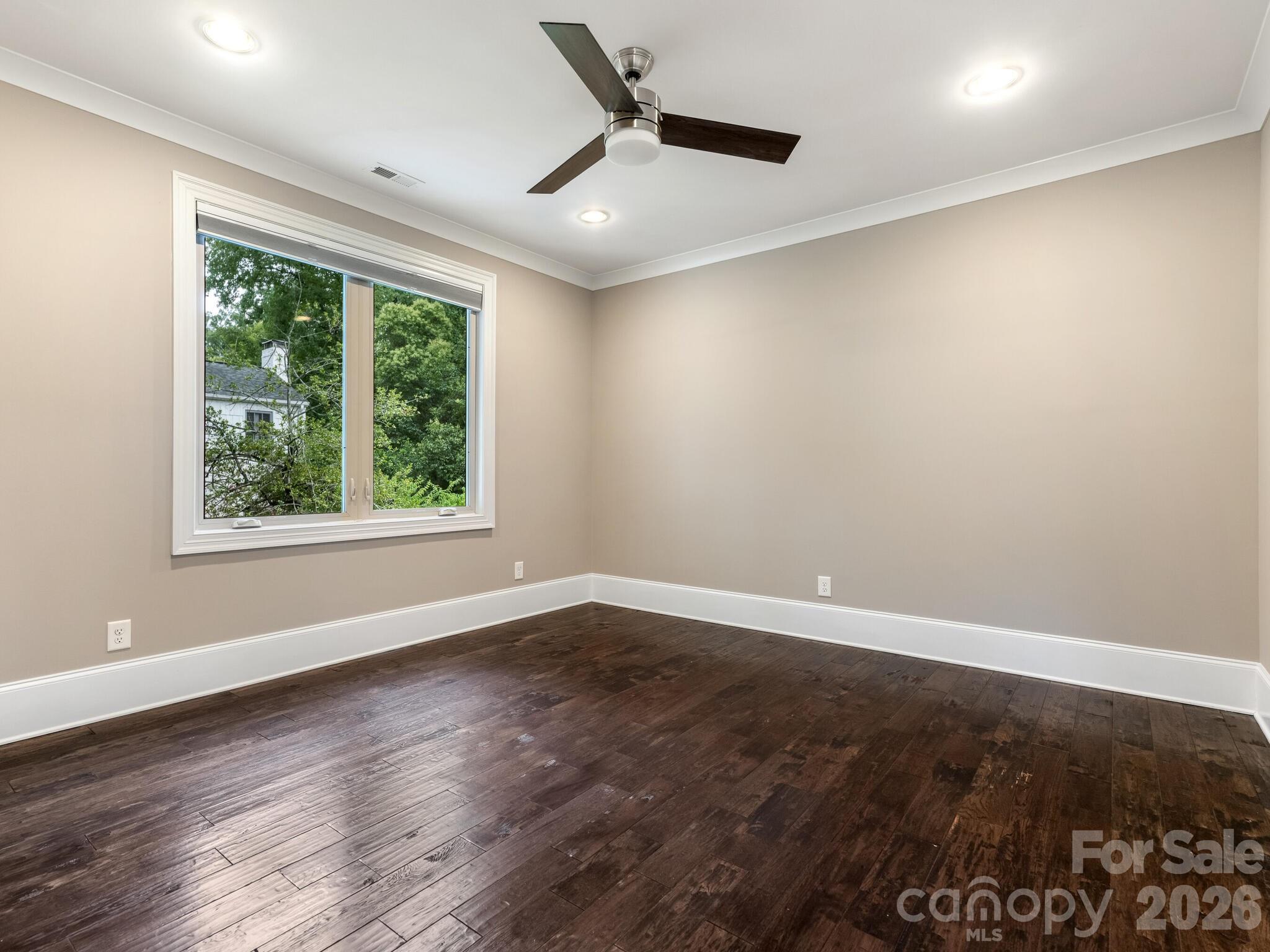 2011 Sharon Avenue Property Photo 32