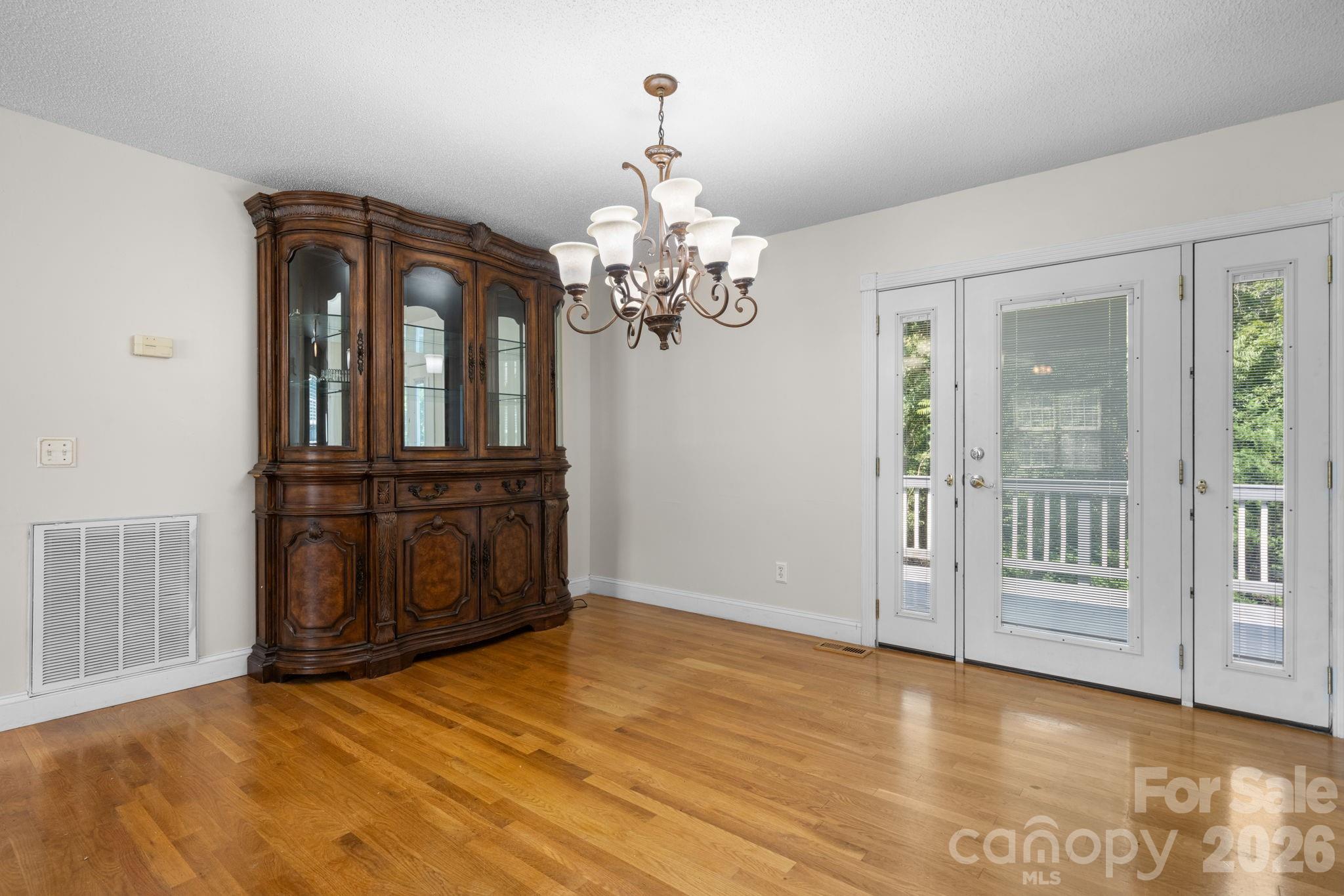 4400 Willowood Drive Property Photo 8