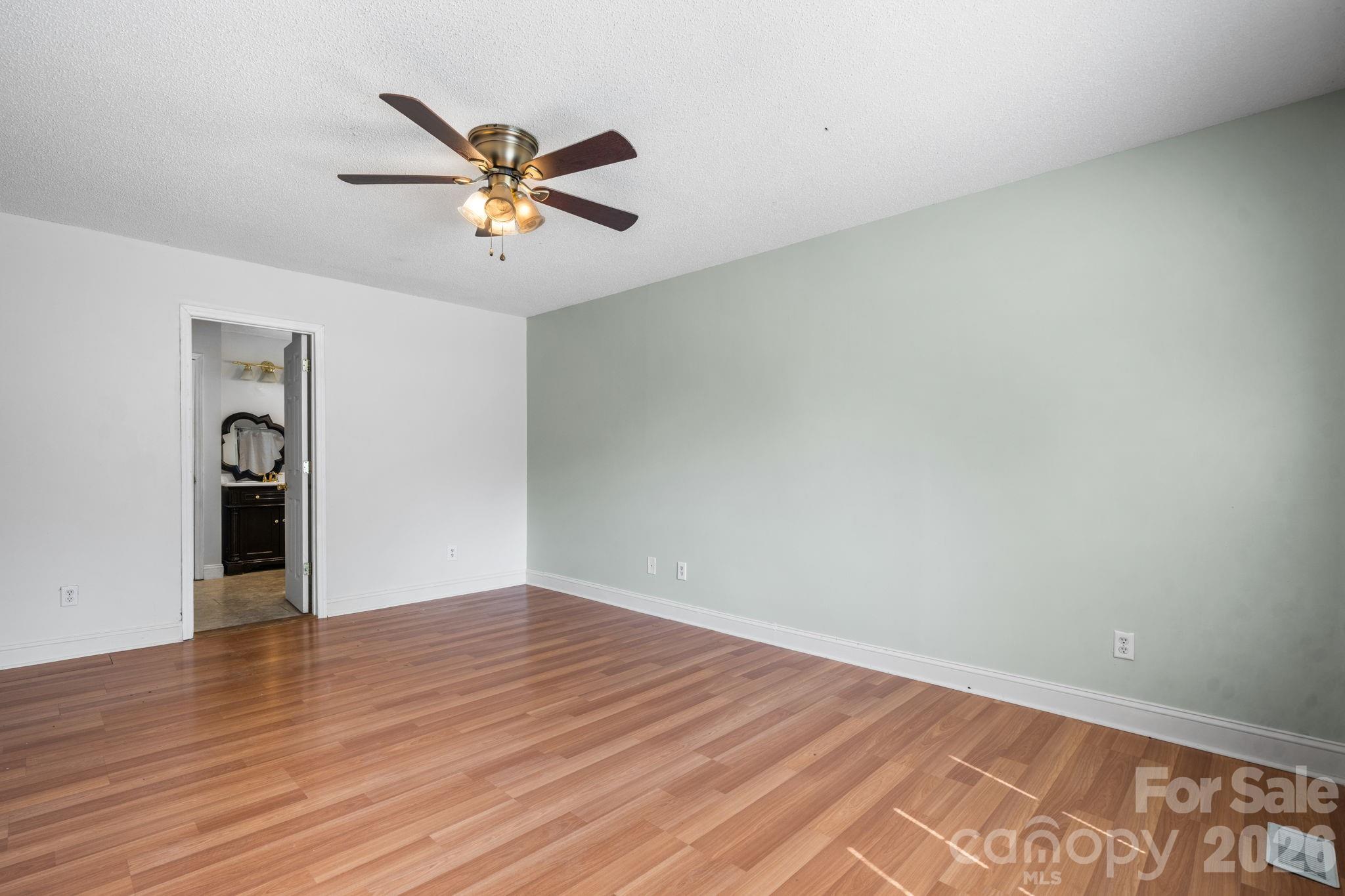 4400 Willowood Drive Property Photo 14