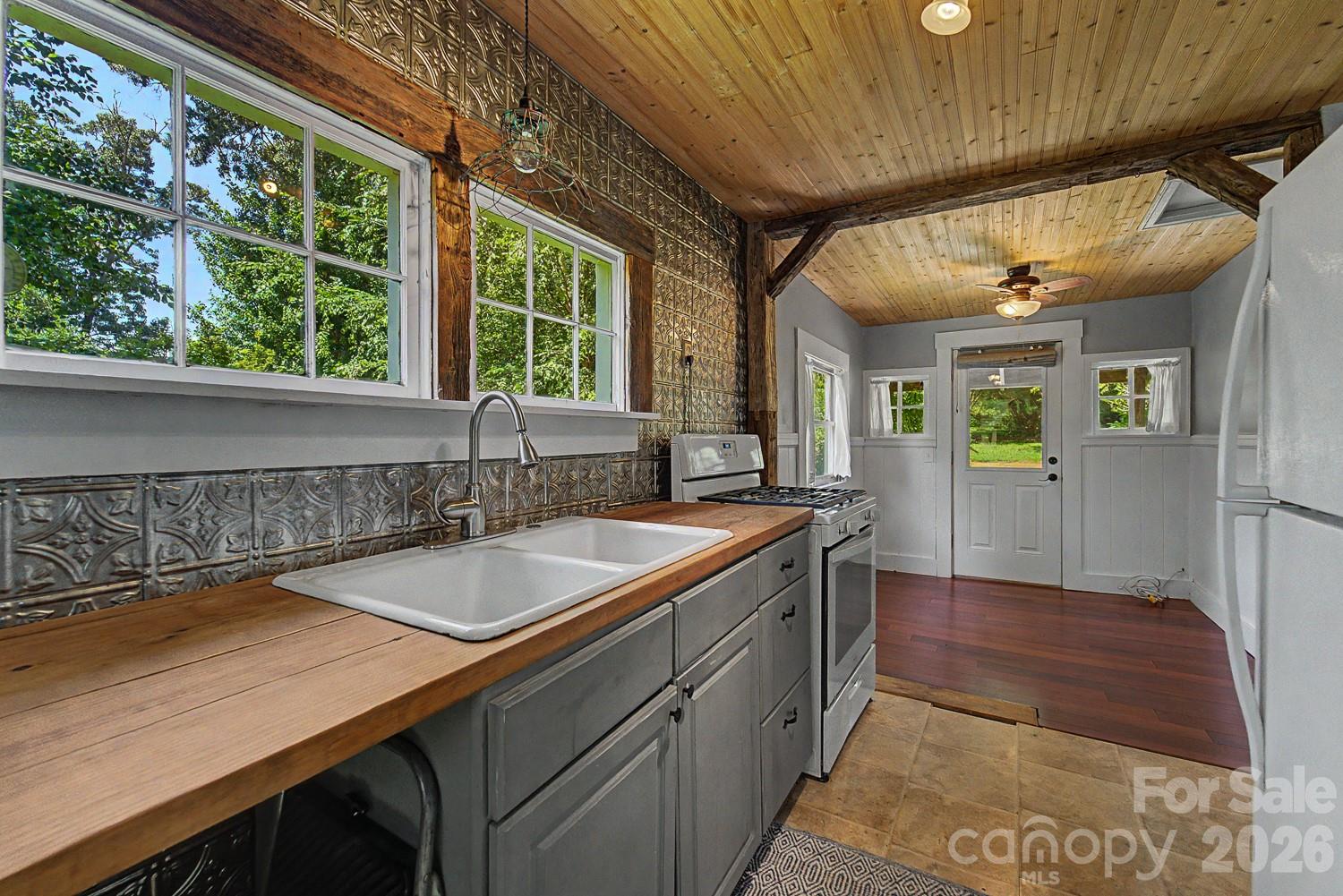 4409642 Property Photo 19