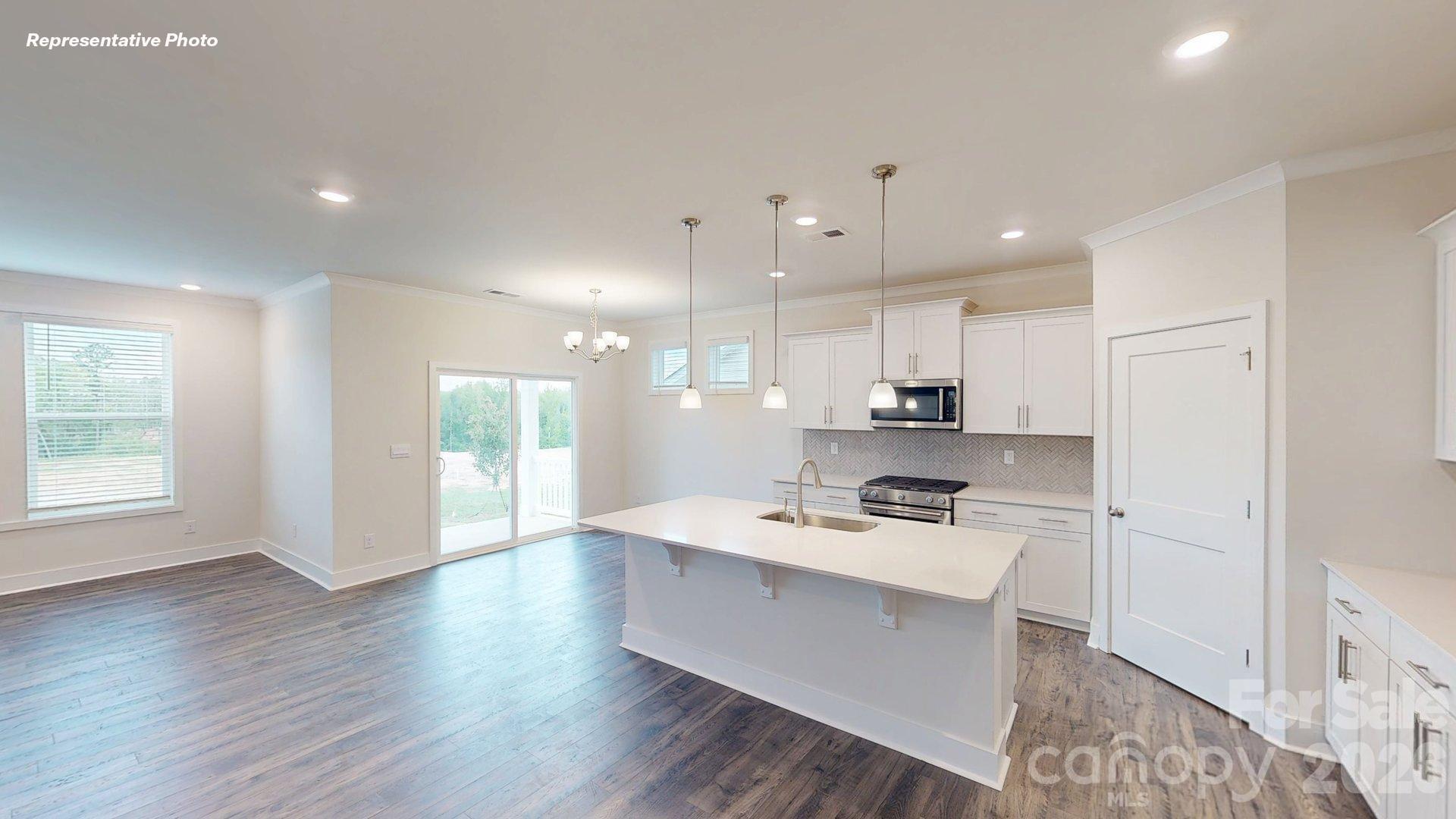 3256 Oberon Street Property Photo 4