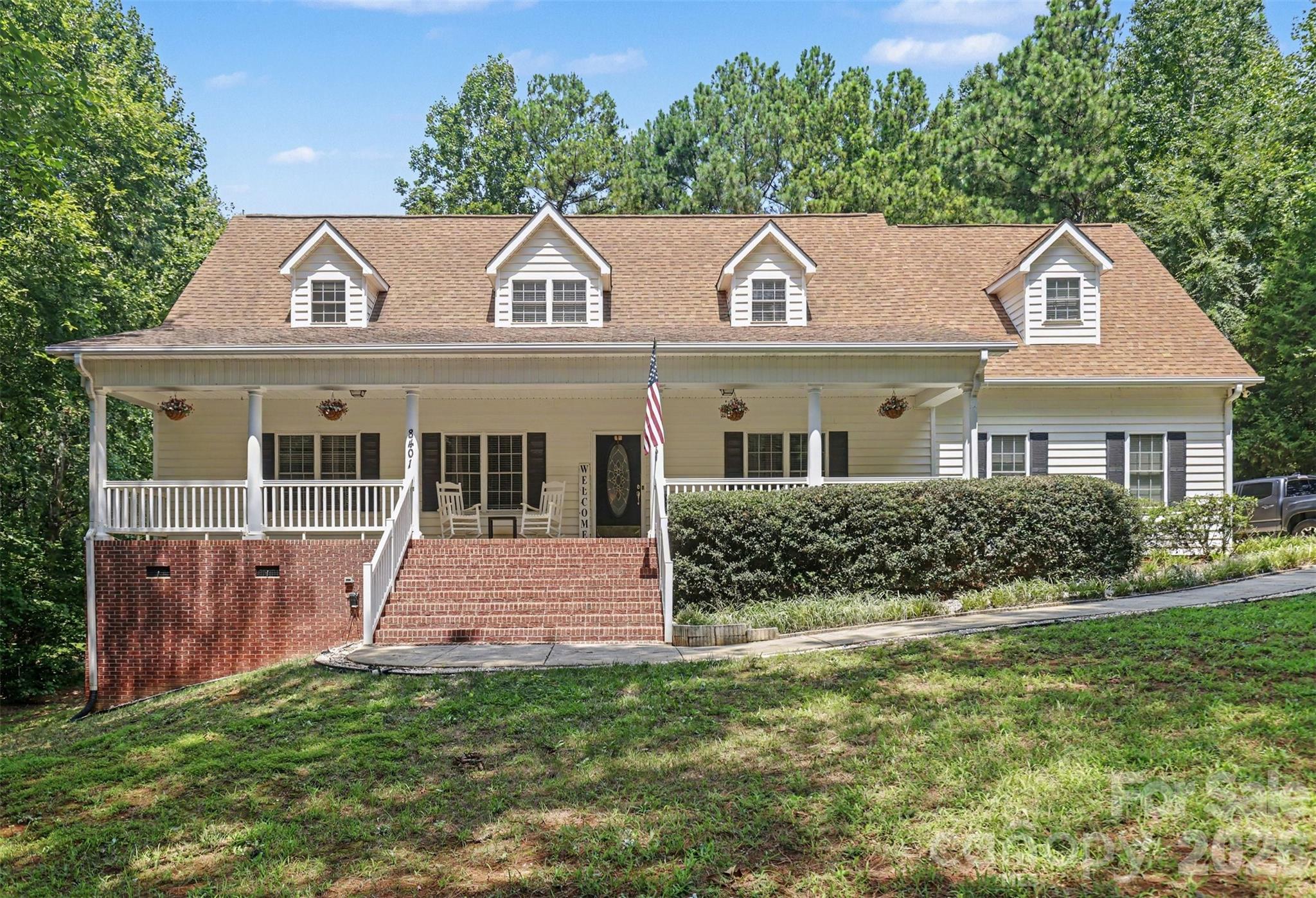 8401 Shelley Mullis Road Property Photo 1