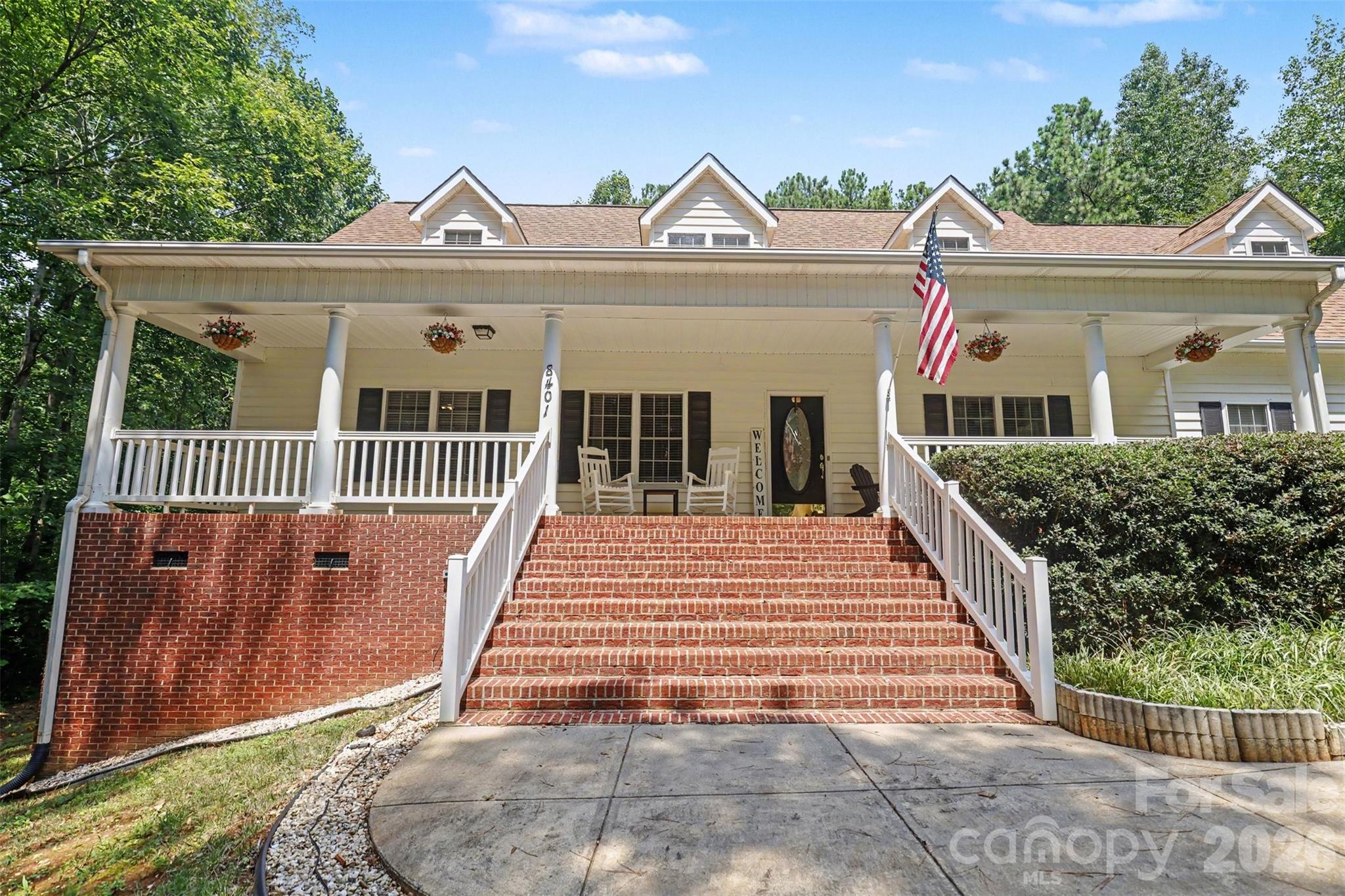 8401 Shelley Mullis Road Property Photo 3