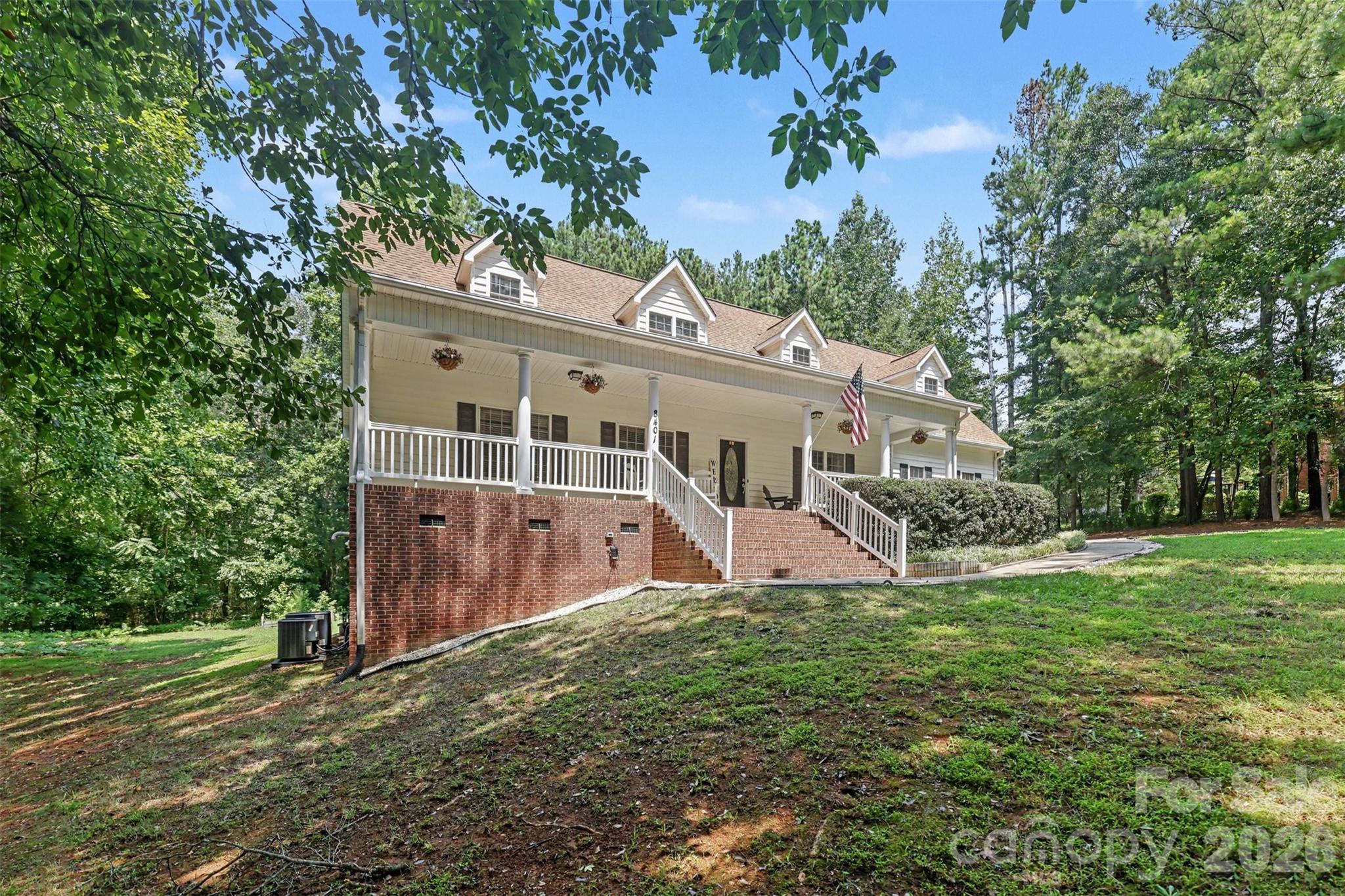 8401 Shelley Mullis Road Property Photo 5