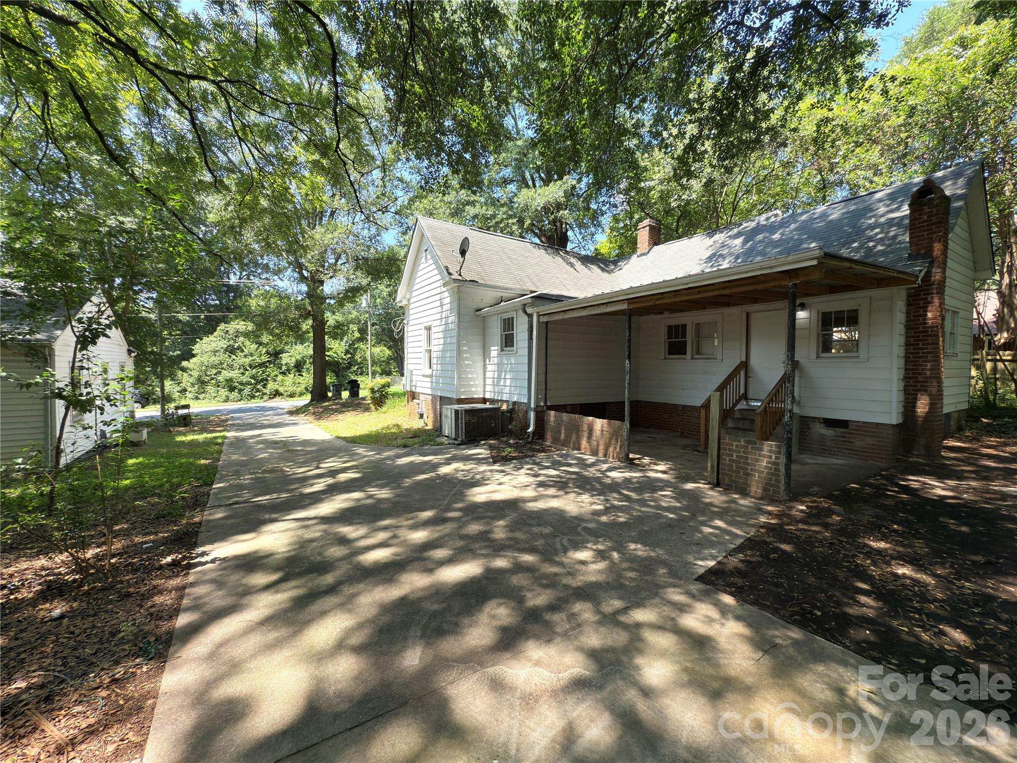650 Harris Street Property Photo 2