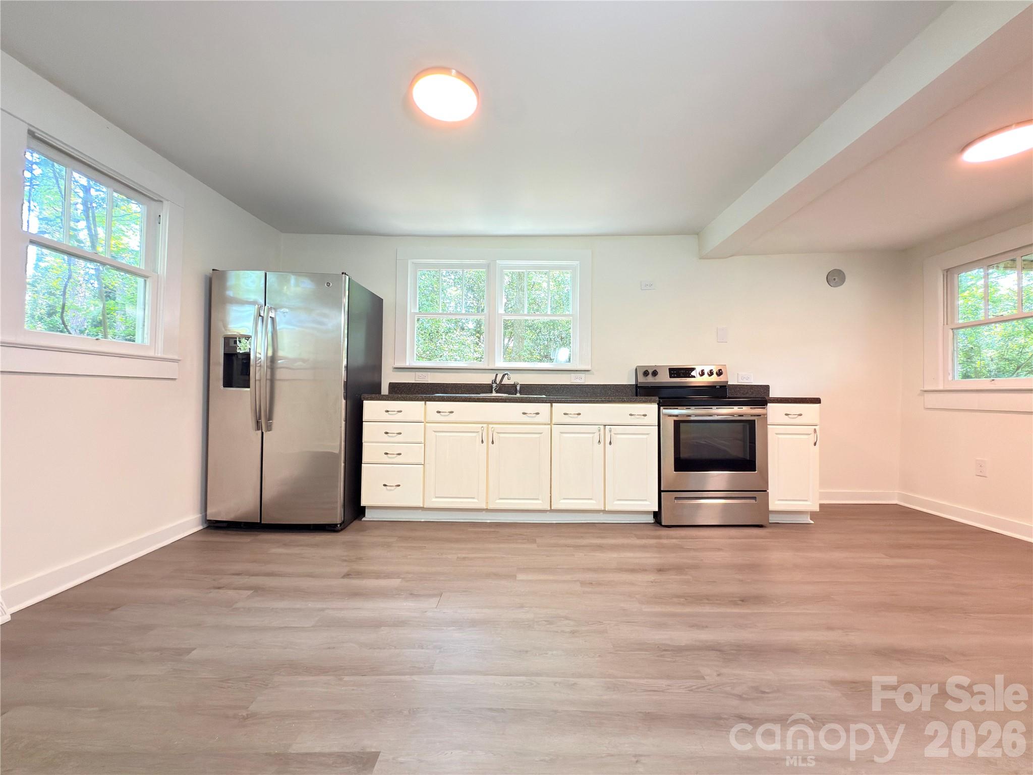 650 Harris Street Property Photo 5