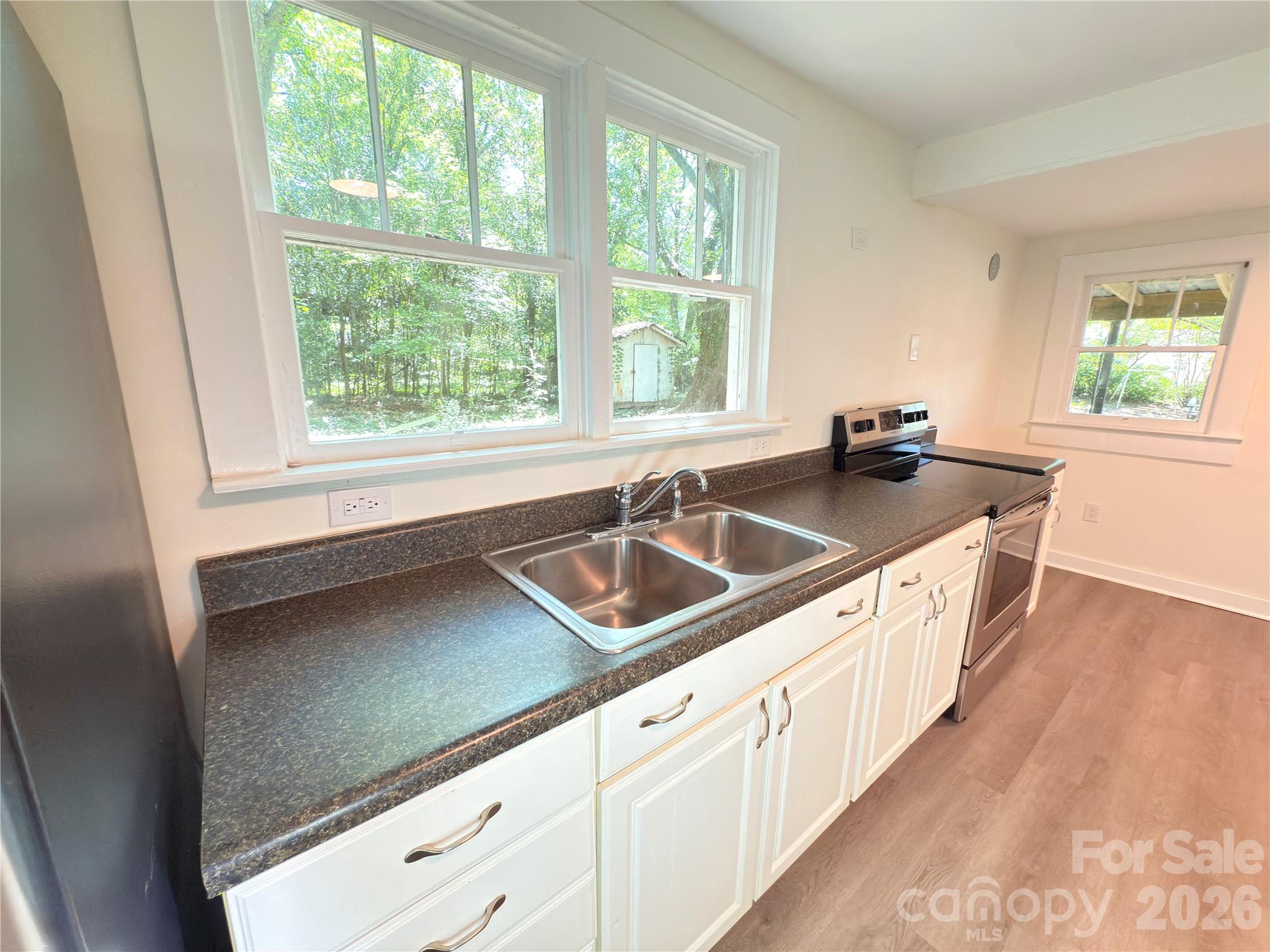 650 Harris Street Property Photo 7