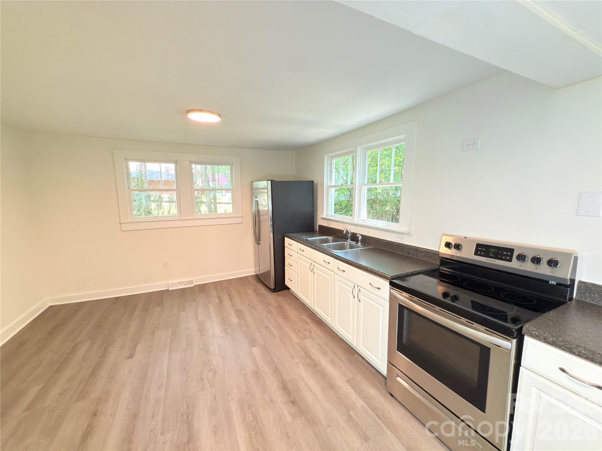650 Harris Street Property Photo 8