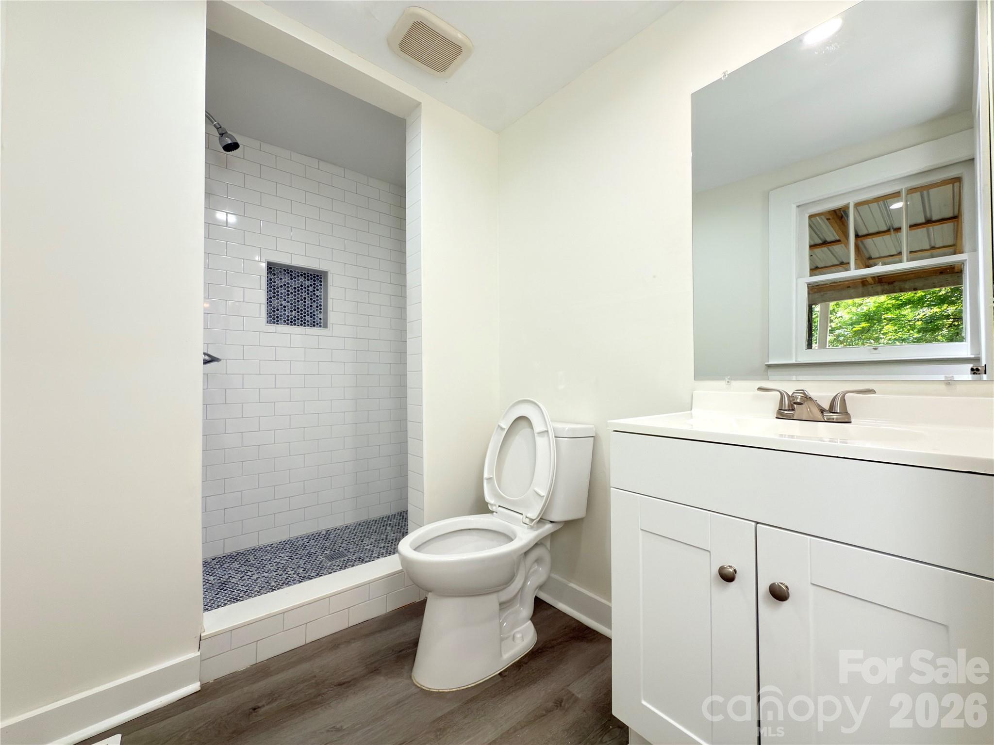 650 Harris Street Property Photo 10