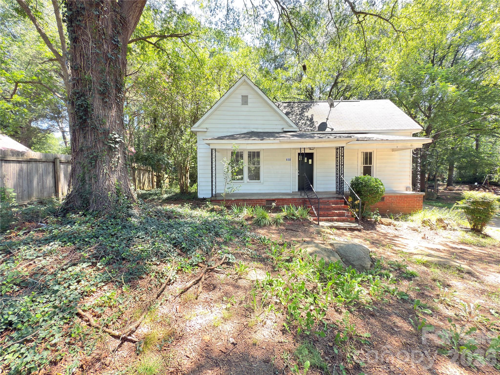 650 Harris Street Property Photo 27