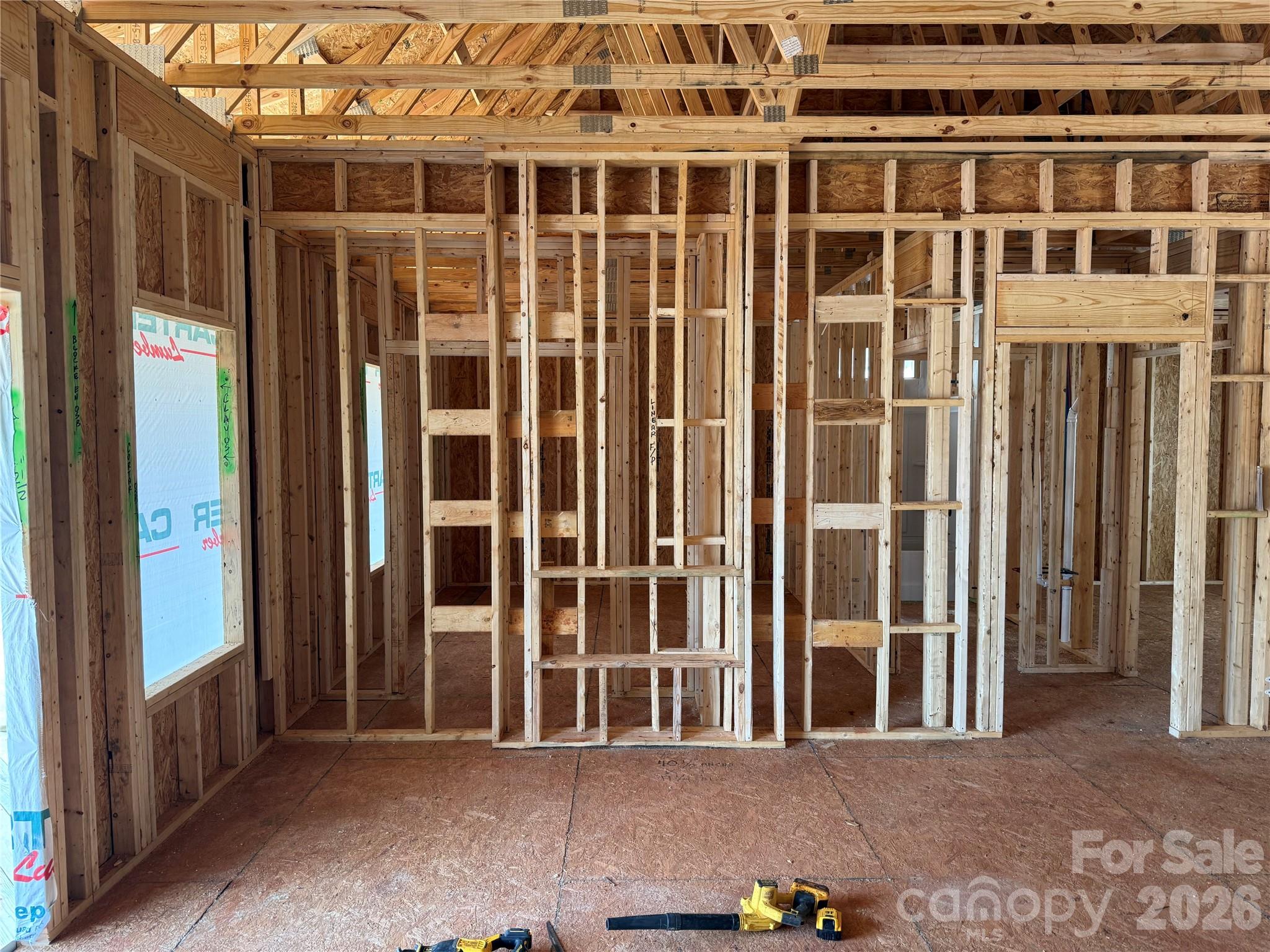 810 Mountain Crest Drive Property Photo 5