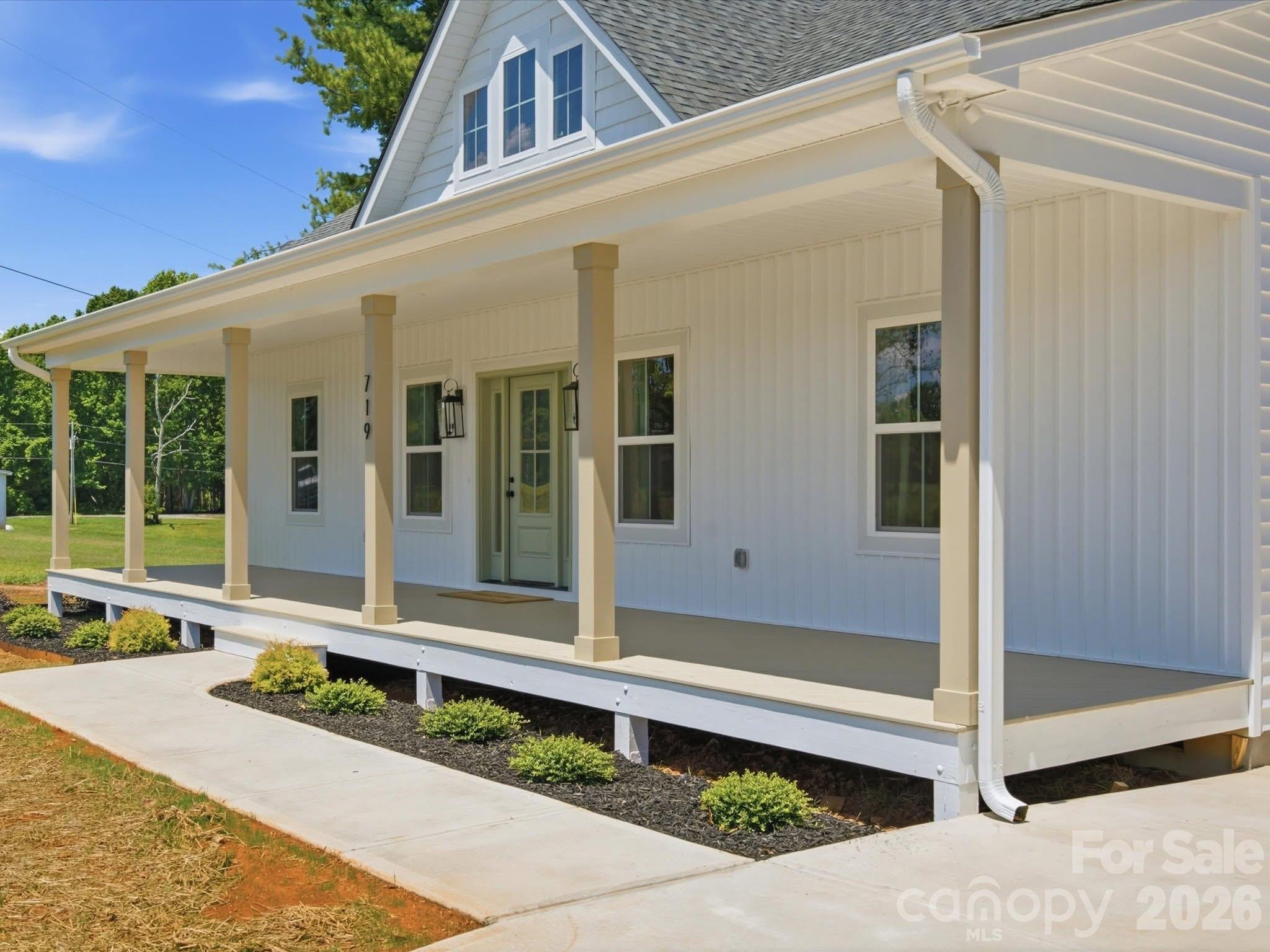 810 Mountain Crest Drive Property Photo 7