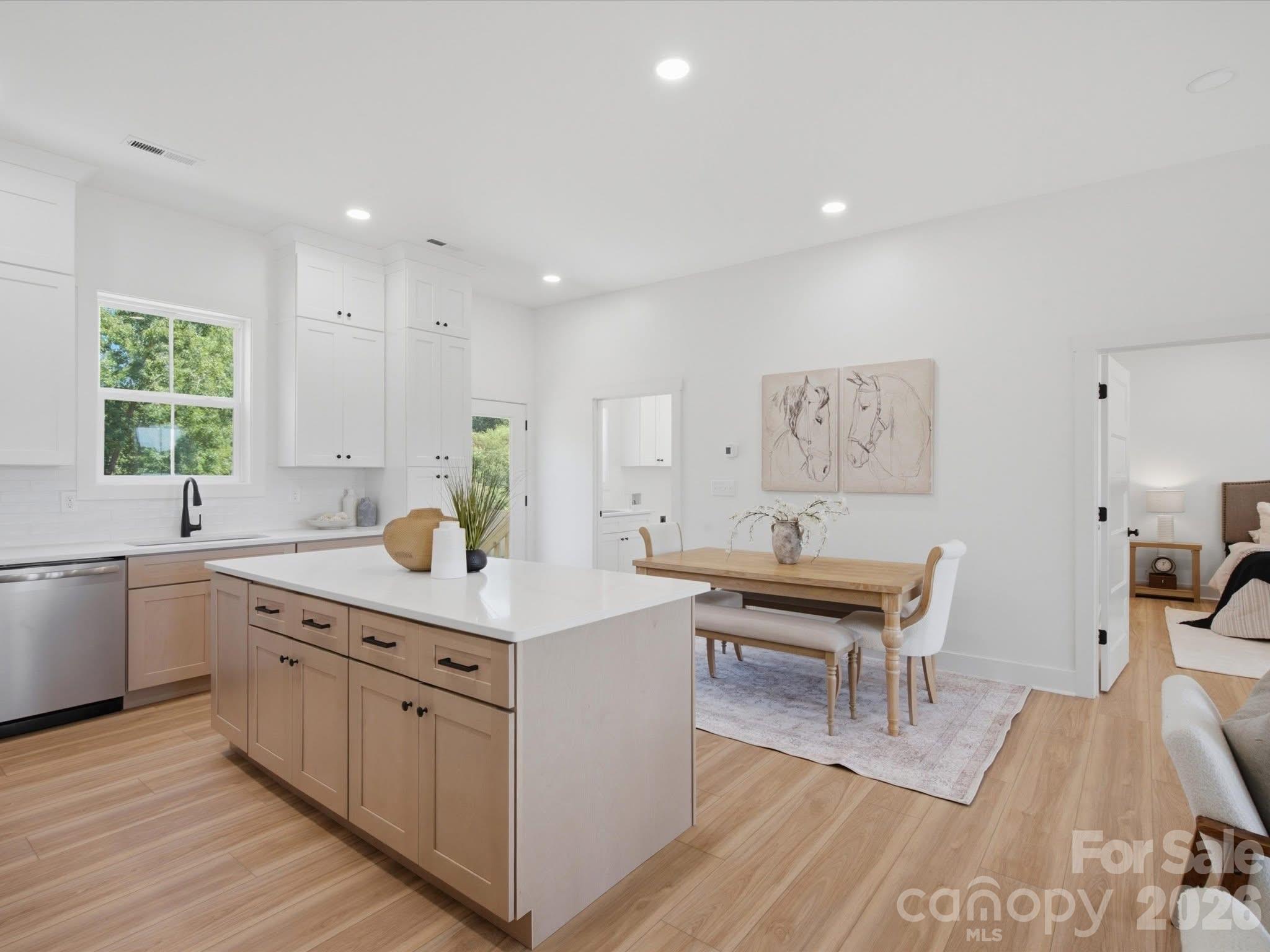 810 Mountain Crest Drive Property Photo 11