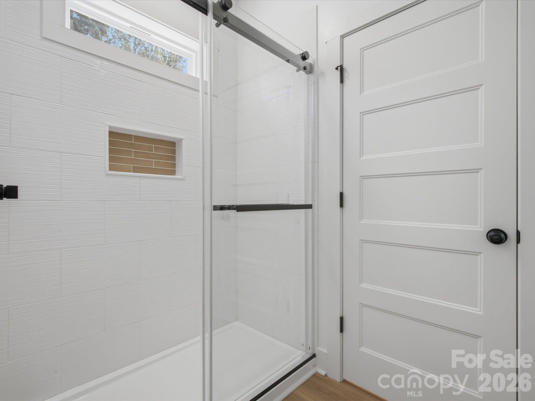 810 Mountain Crest Drive Property Photo 14