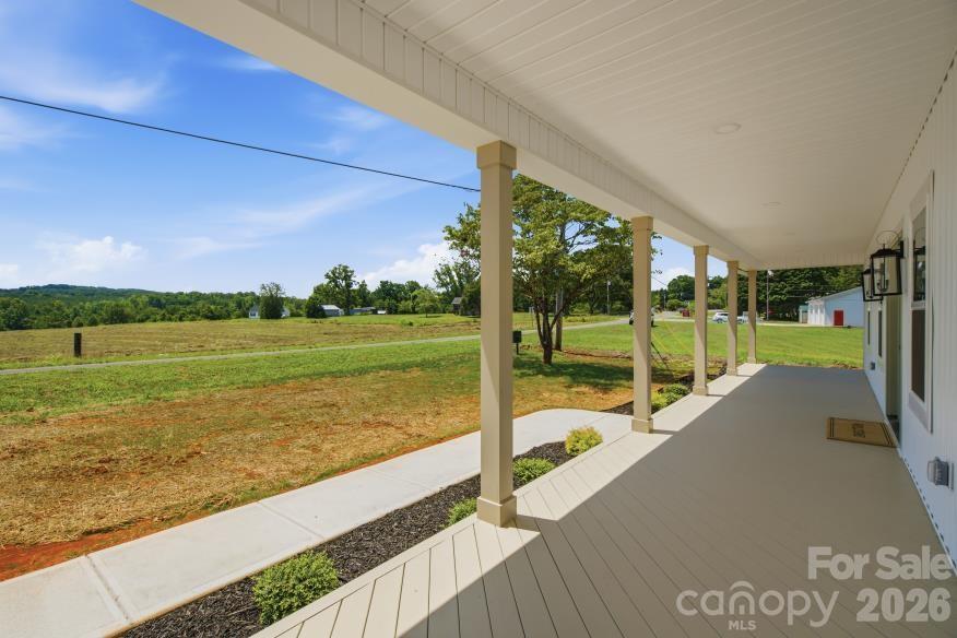 810 Mountain Crest Drive Property Photo 18