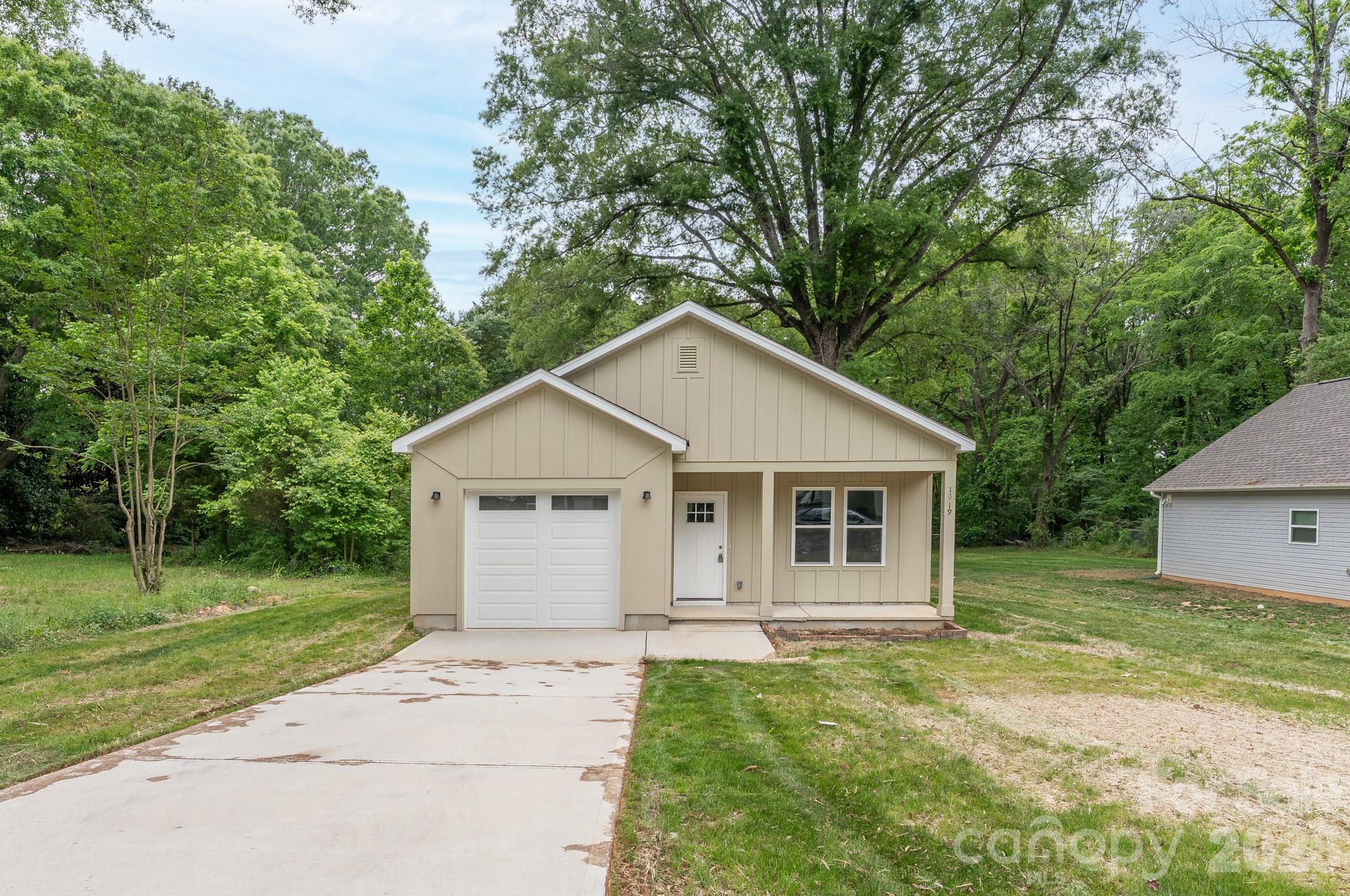 1019 N Ransom Street Property Photo 1