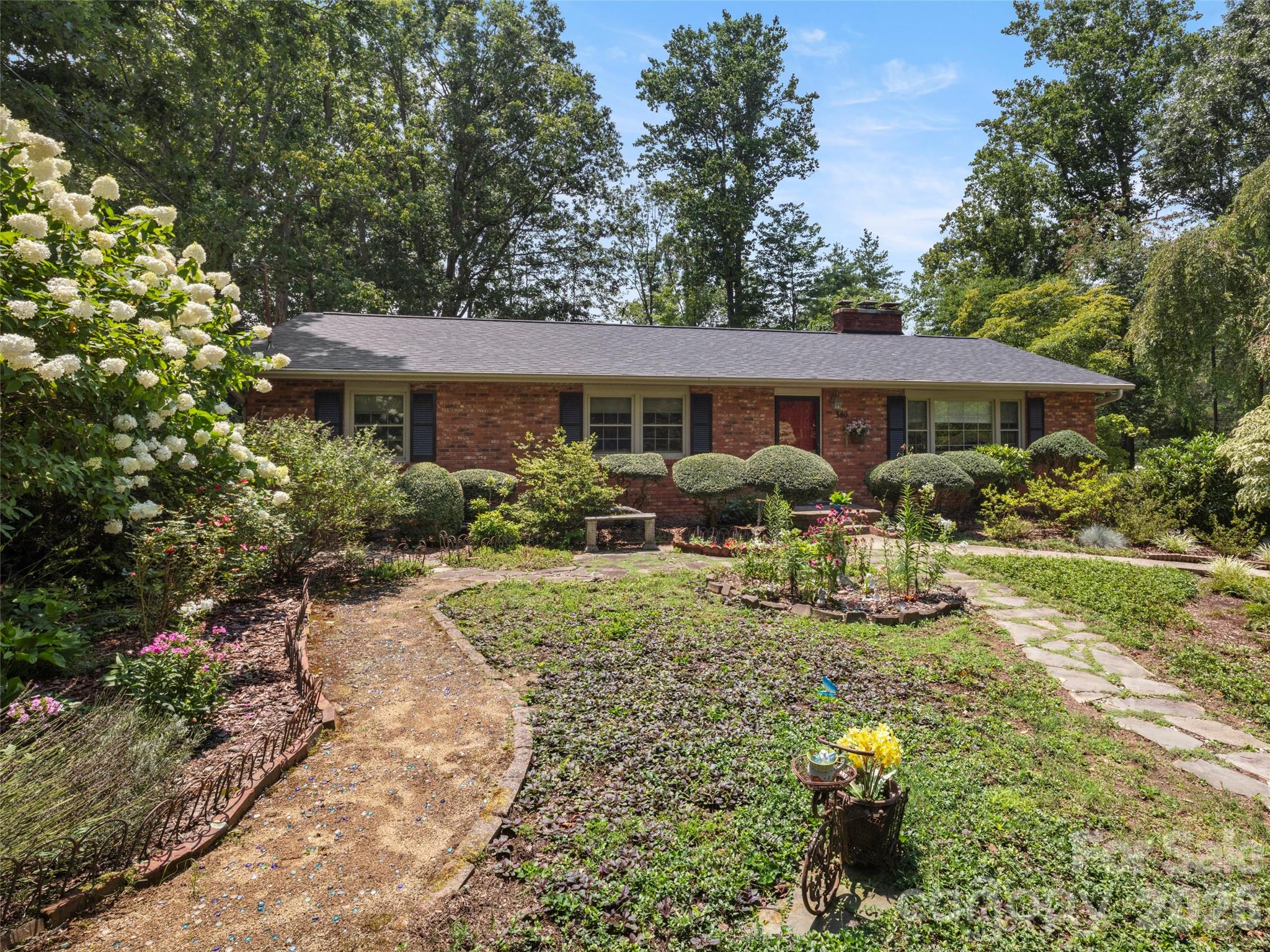 340 Sycamore Drive Property Photo 1