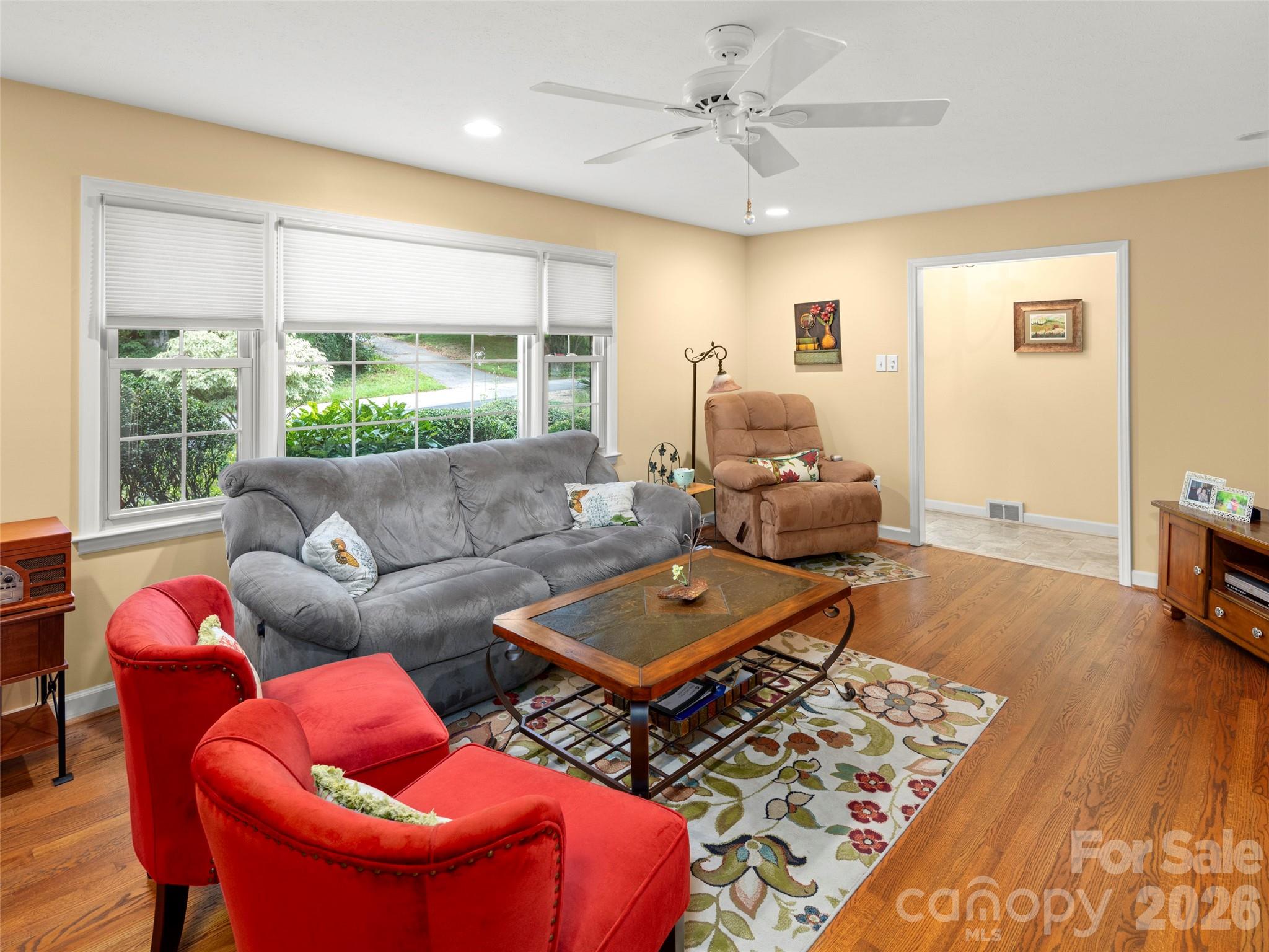 340 Sycamore Drive Property Photo 4