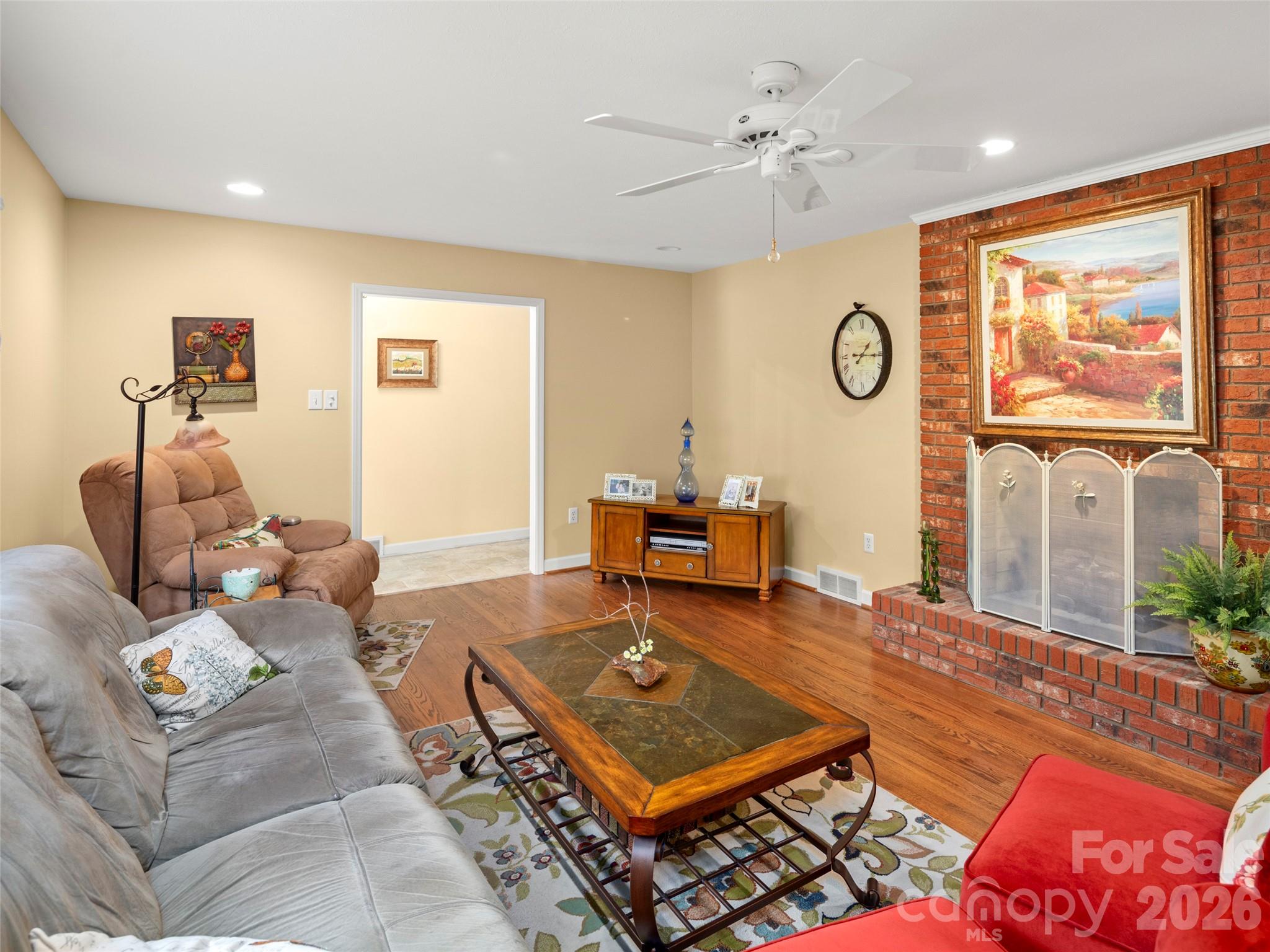 340 Sycamore Drive Property Photo 5
