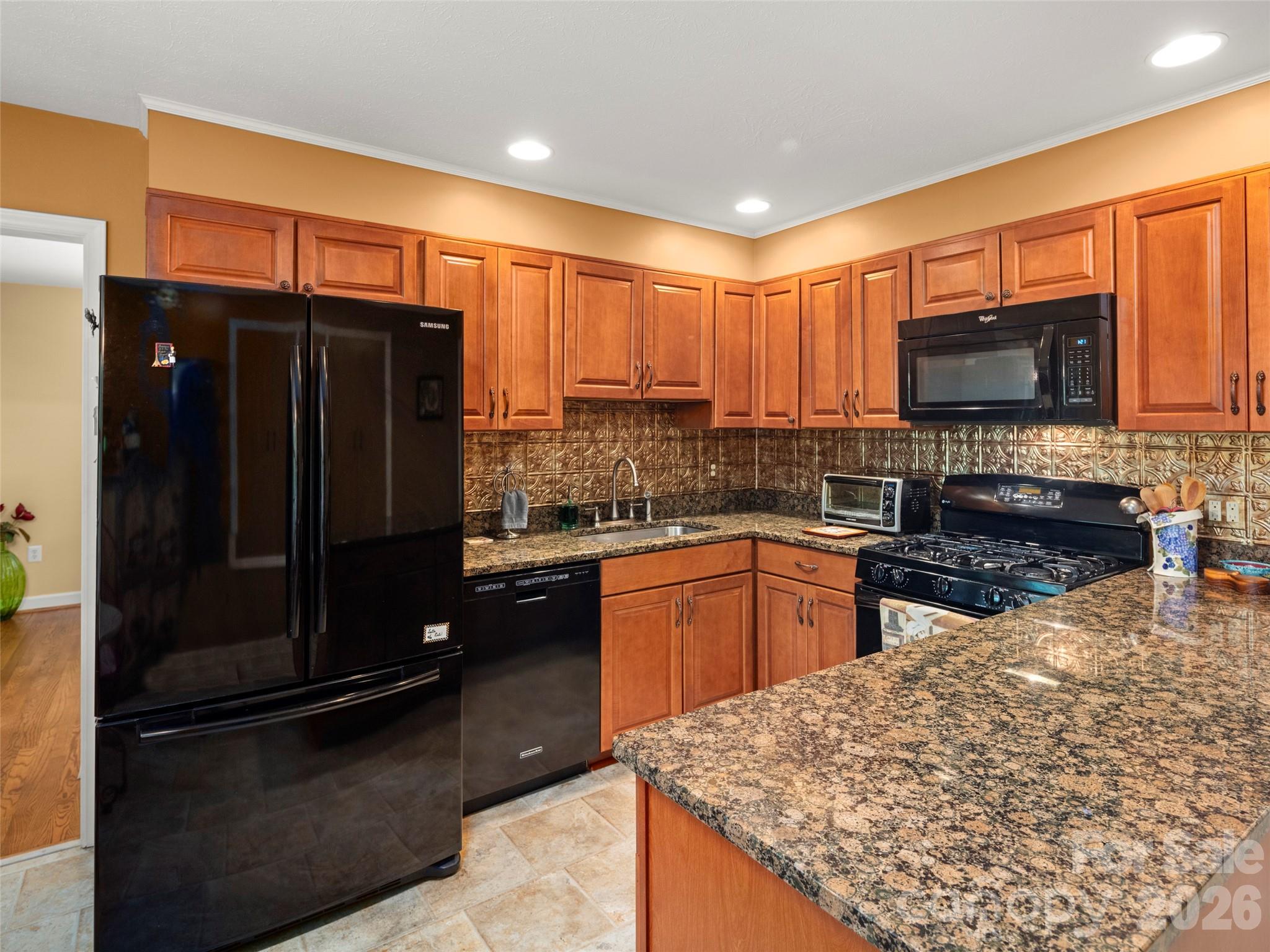 340 Sycamore Drive Property Photo 8