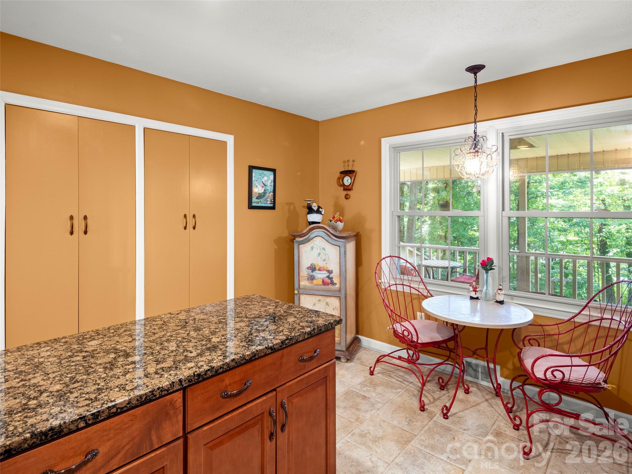 340 Sycamore Drive Property Photo 10