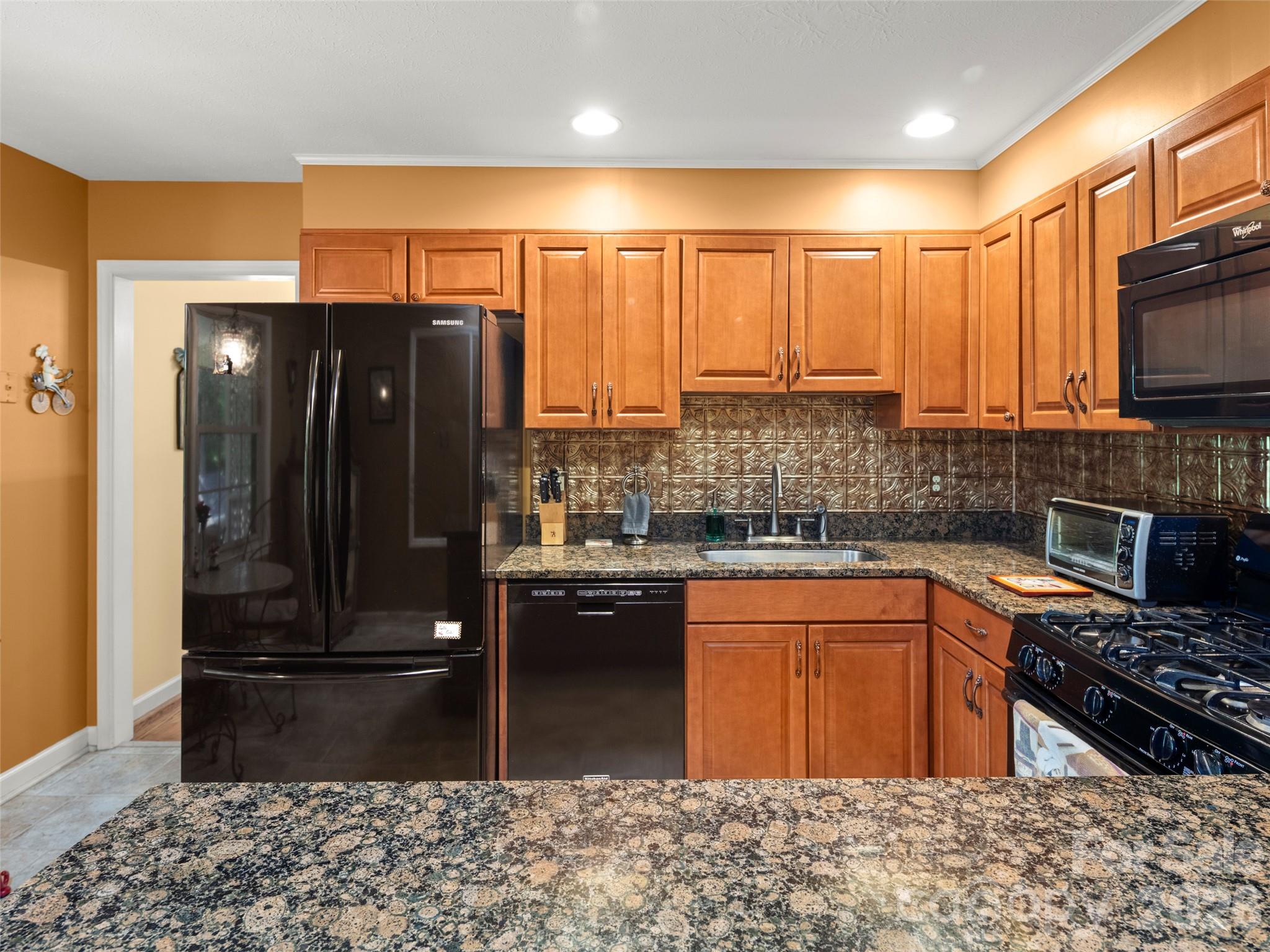 340 Sycamore Drive Property Photo 11