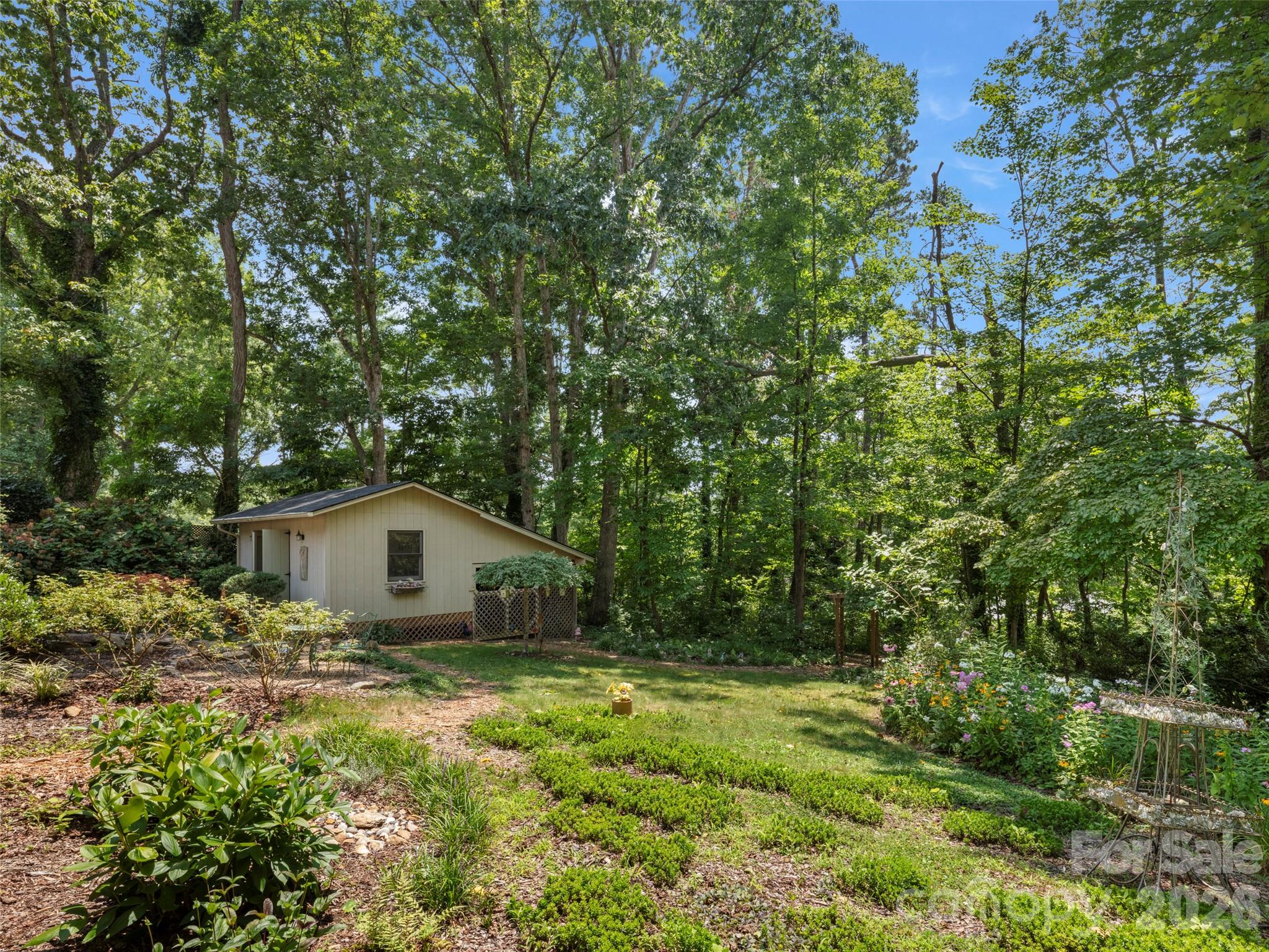 340 Sycamore Drive Property Photo 28