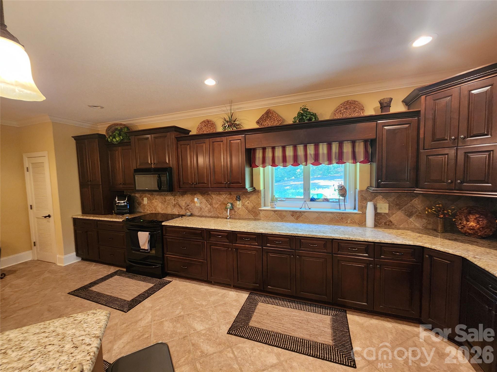 124 Huntington Road Property Photo 8