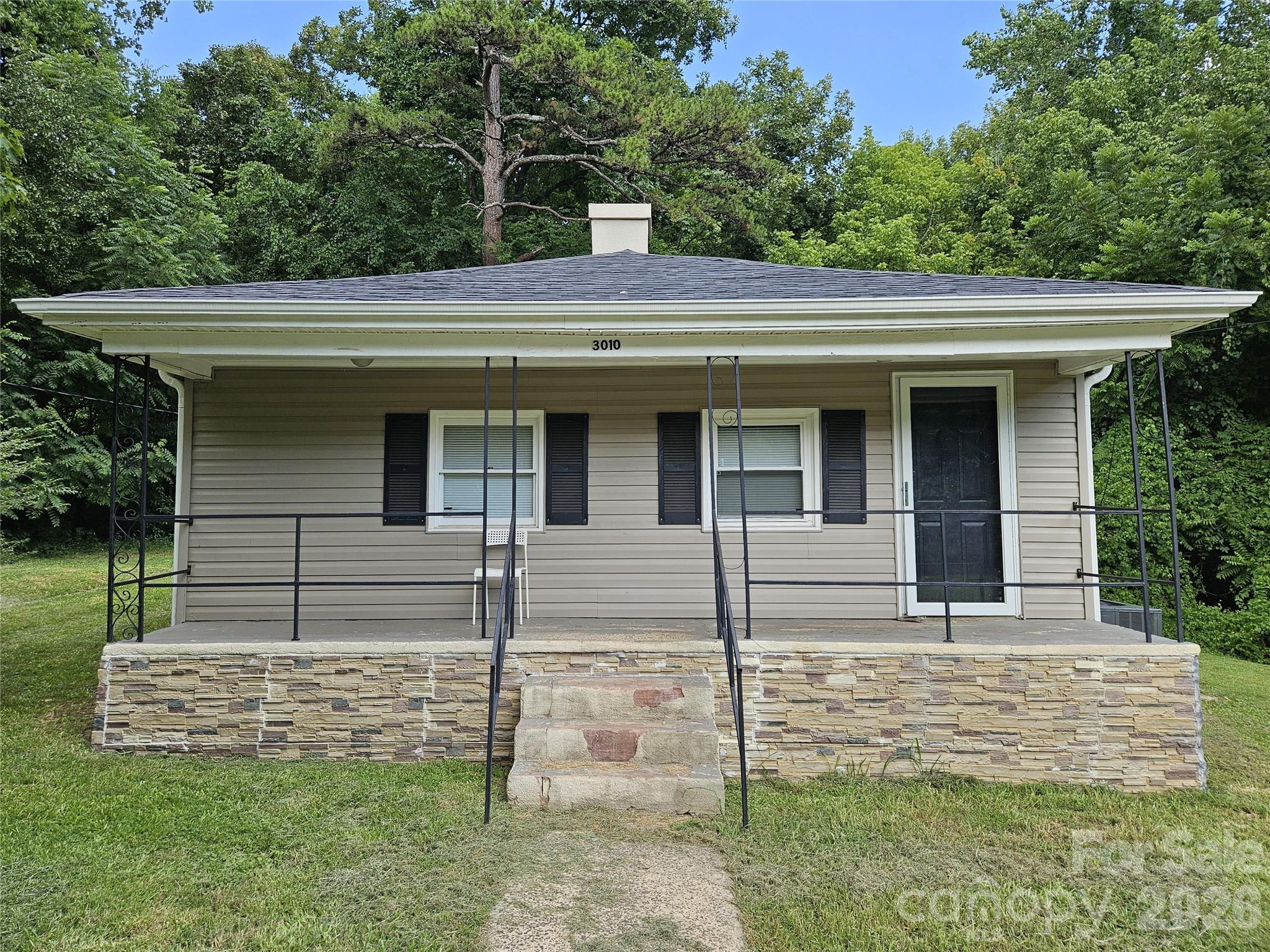 3010 Capitol Drive Property Photo 1