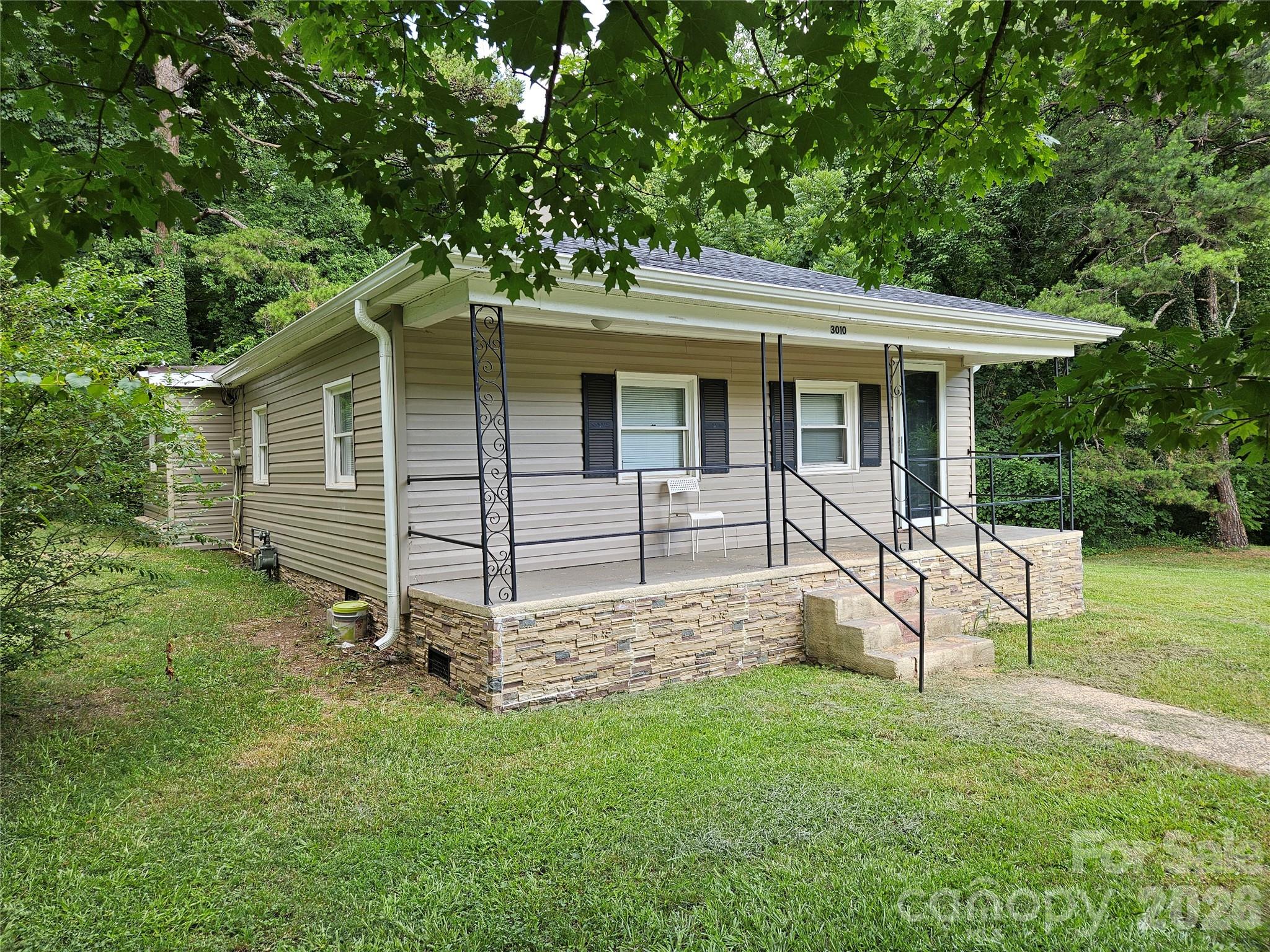 3010 Capitol Drive Property Photo 1