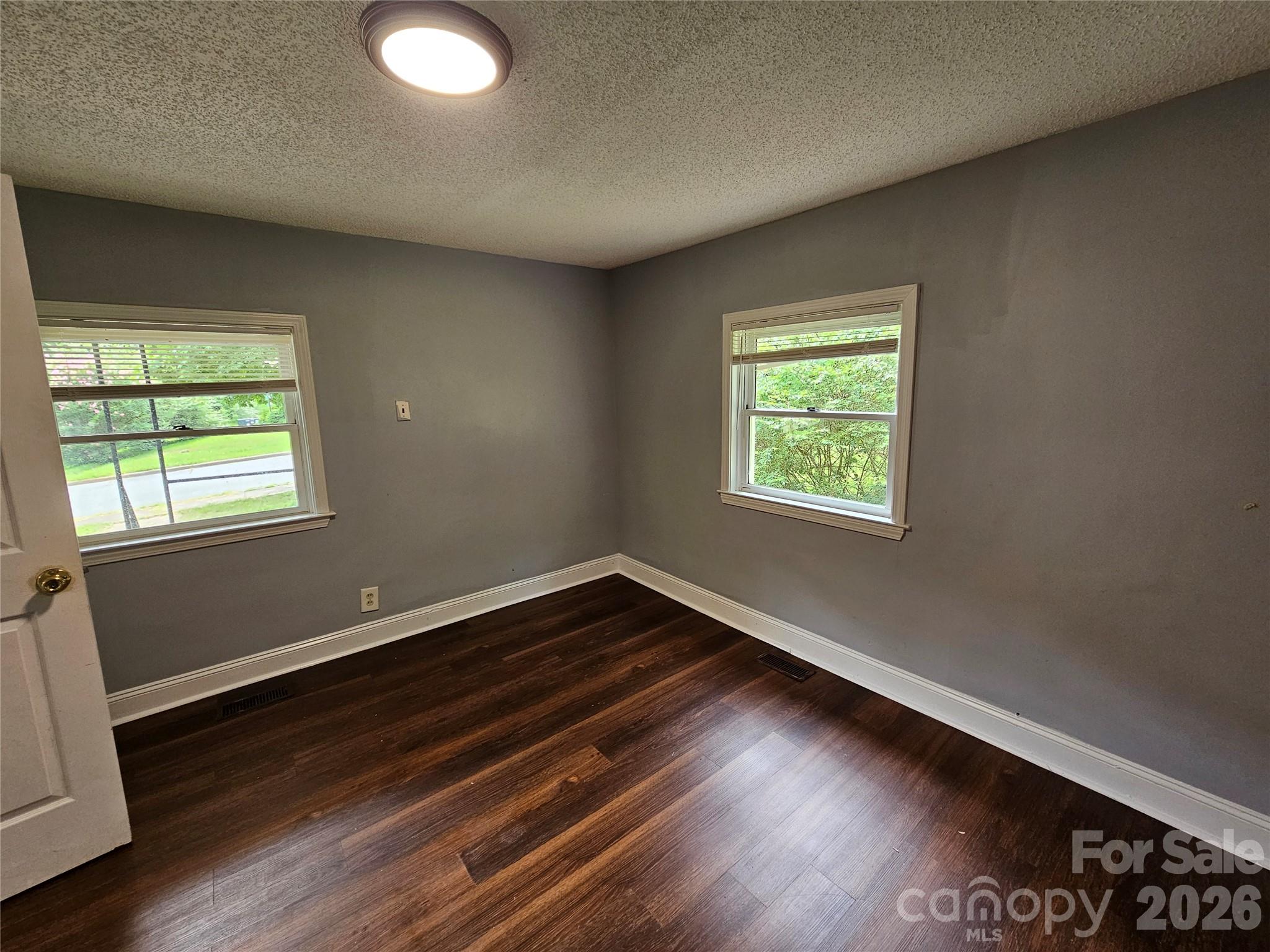 3010 Capitol Drive Property Photo 8