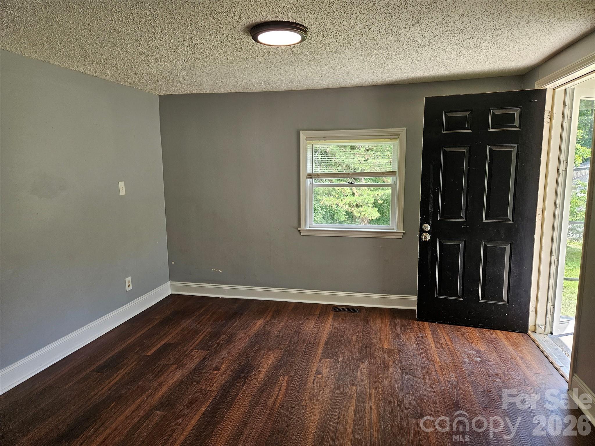 3010 Capitol Drive Property Photo 11