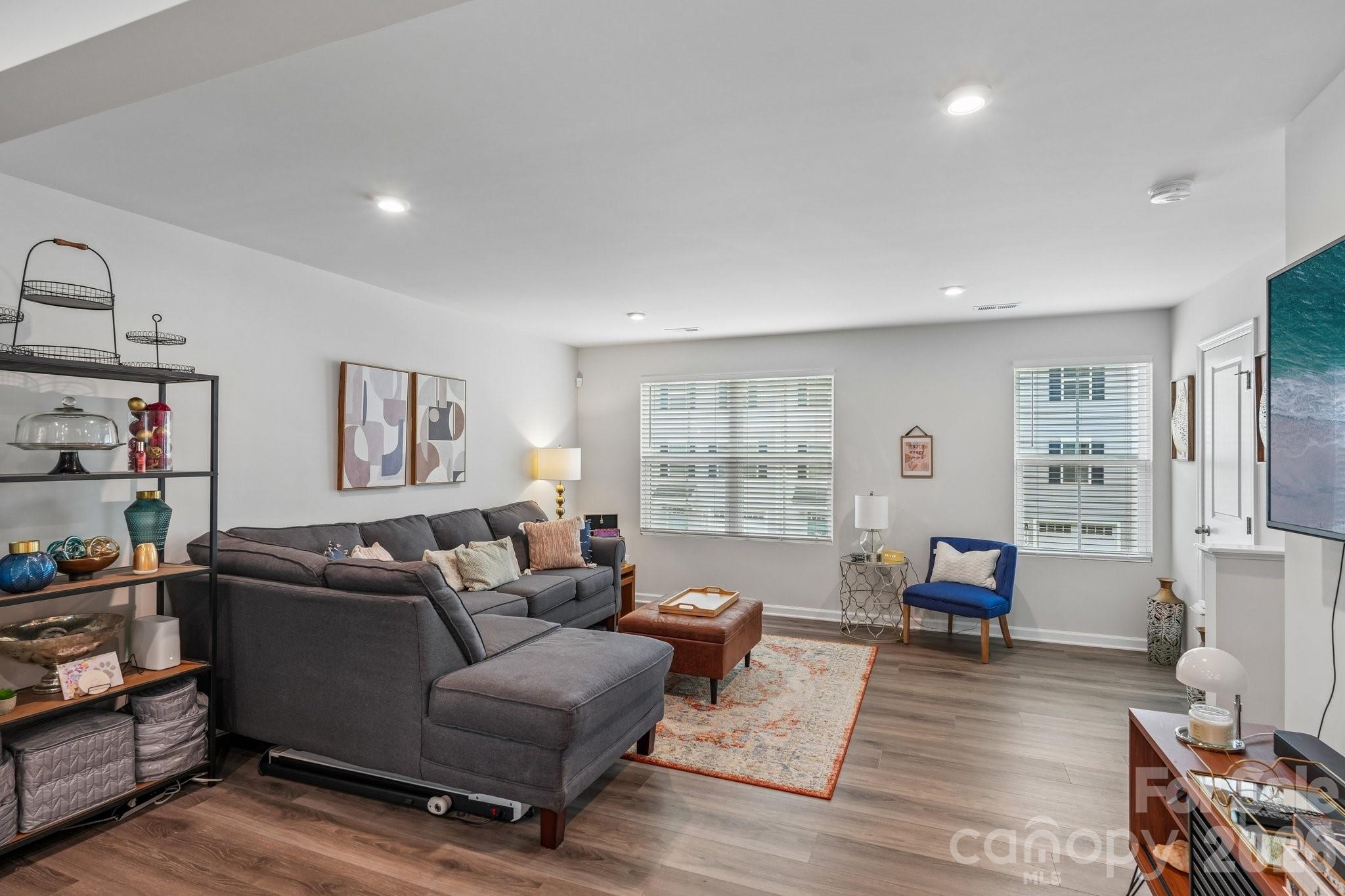 2041 Langer Street Property Photo 12