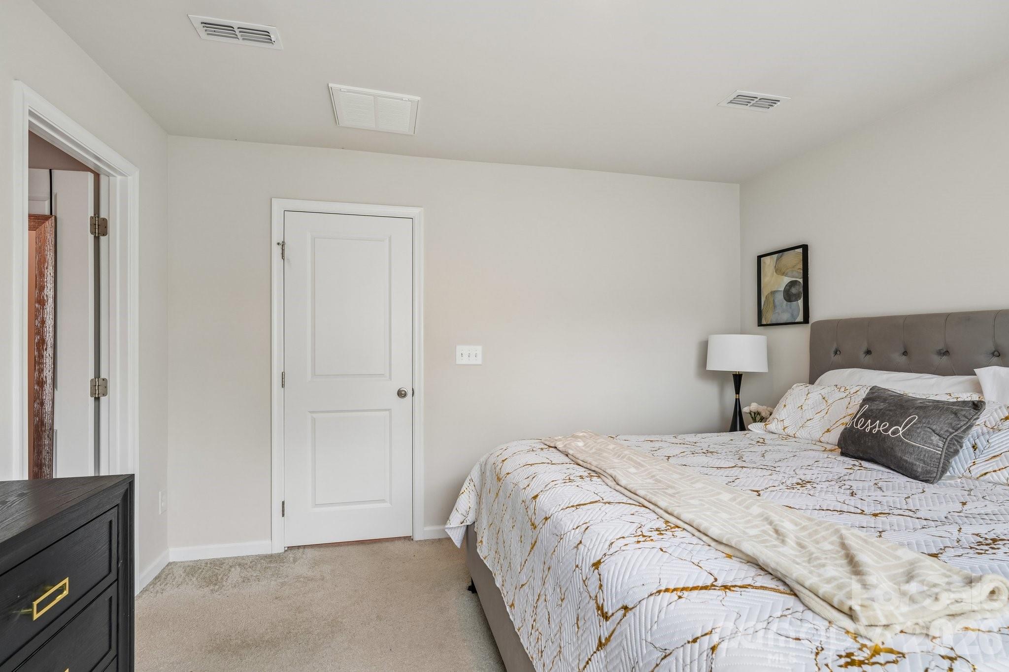 2041 Langer Street Property Photo 25