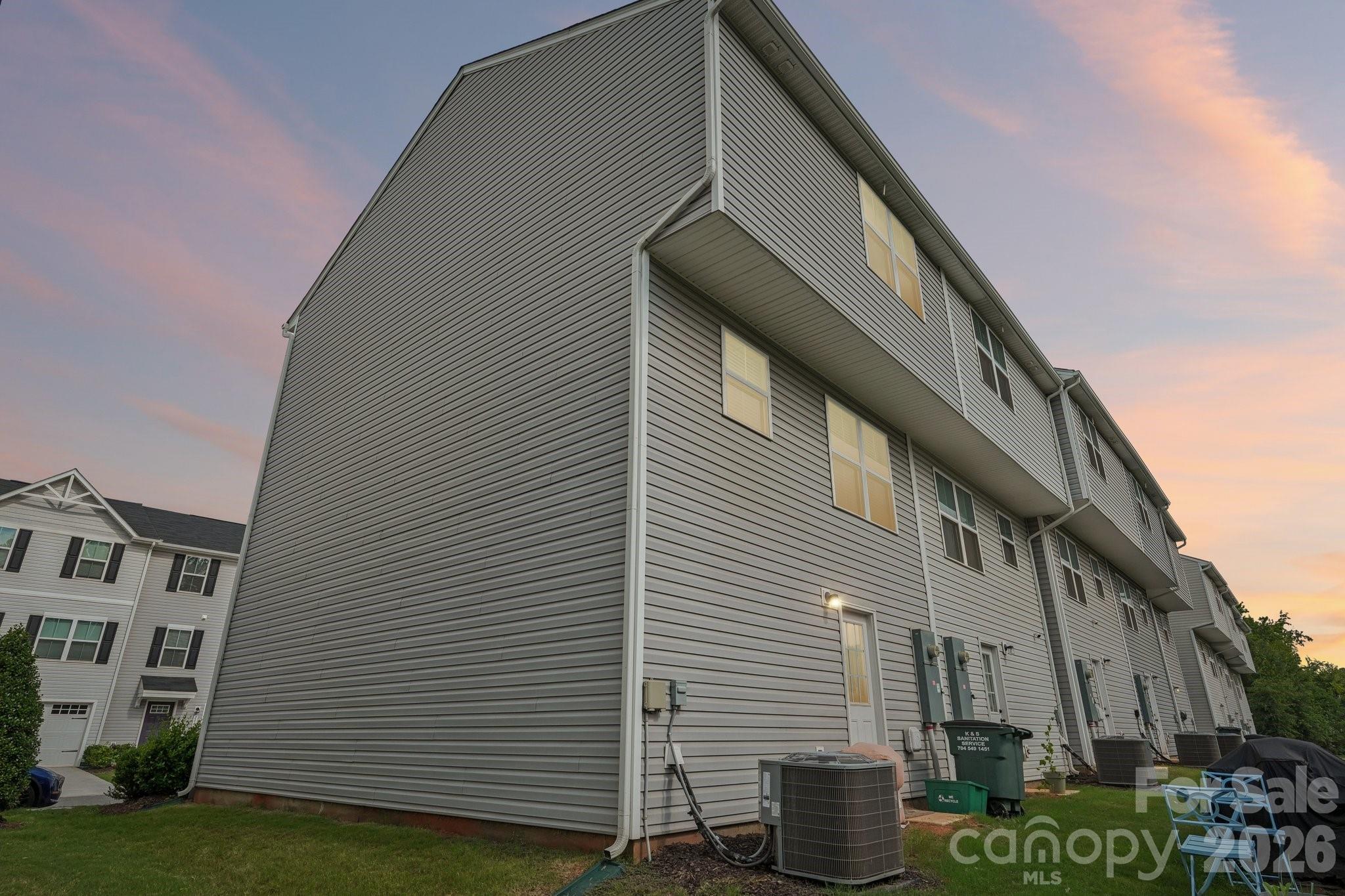 2041 Langer Street Property Photo 44