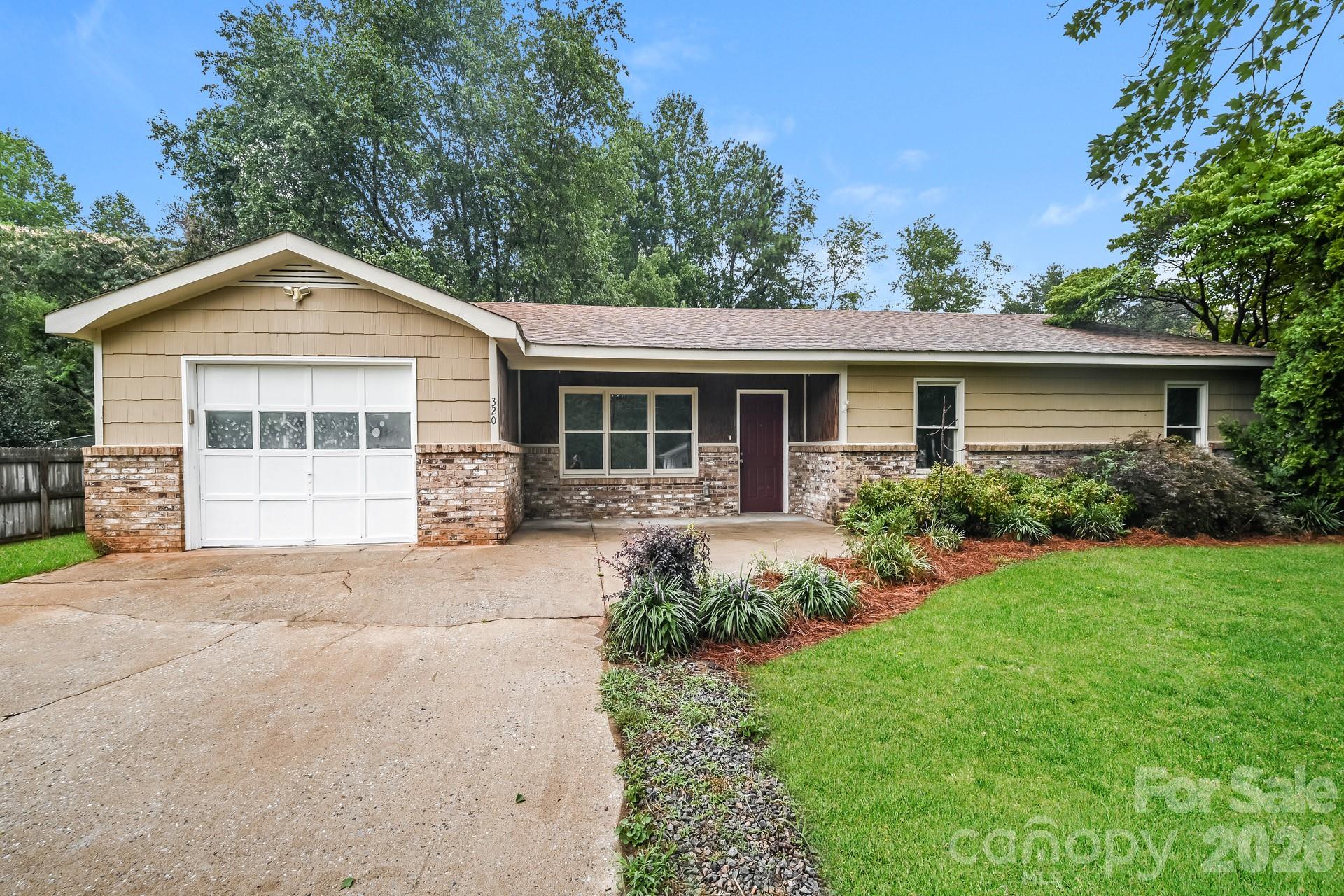 320 Aqua Drive Property Photo 1