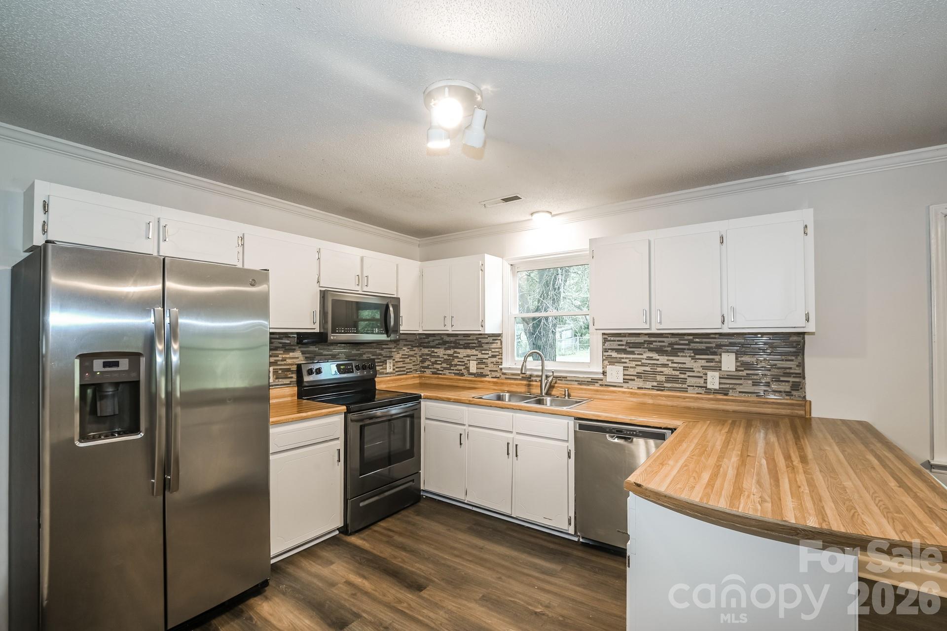320 Aqua Drive Property Photo 2