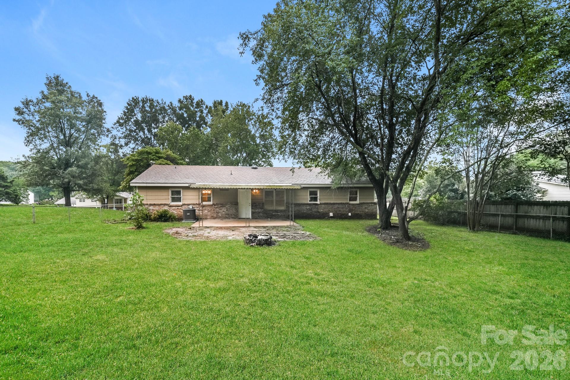 320 Aqua Drive Property Photo 5