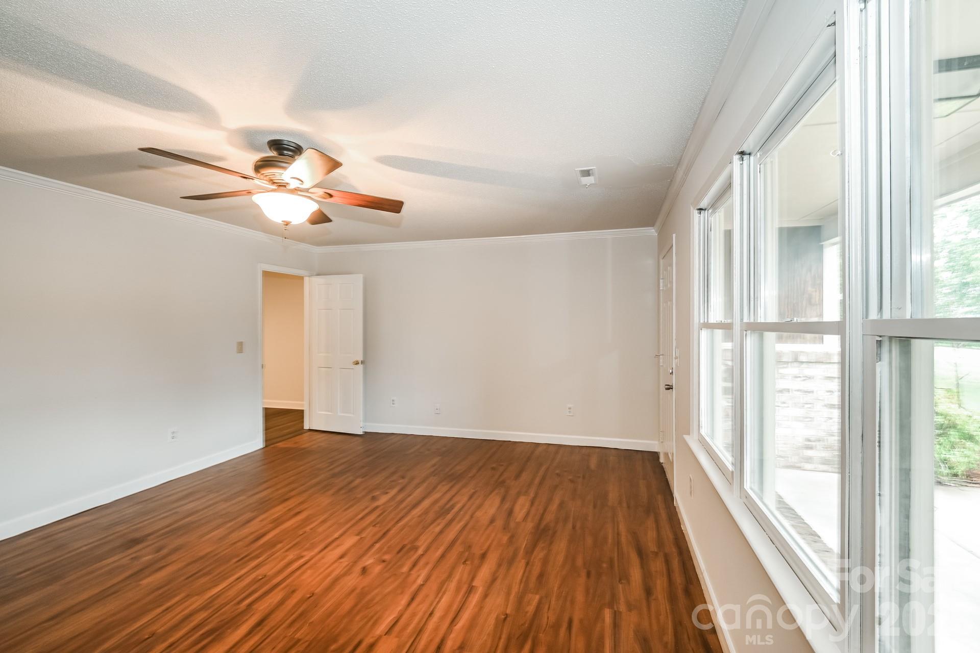 320 Aqua Drive Property Photo 8