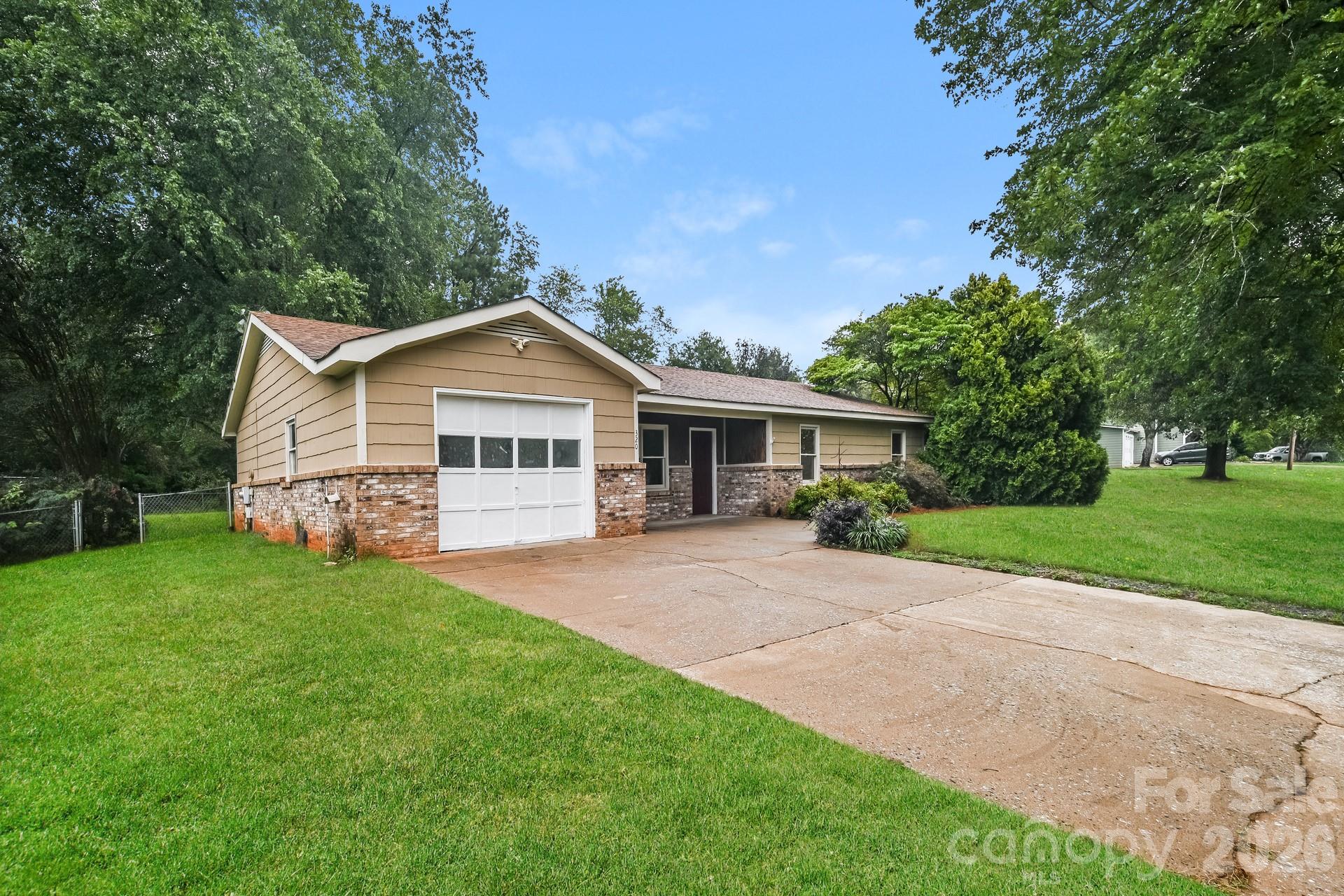 320 Aqua Drive Property Photo 19