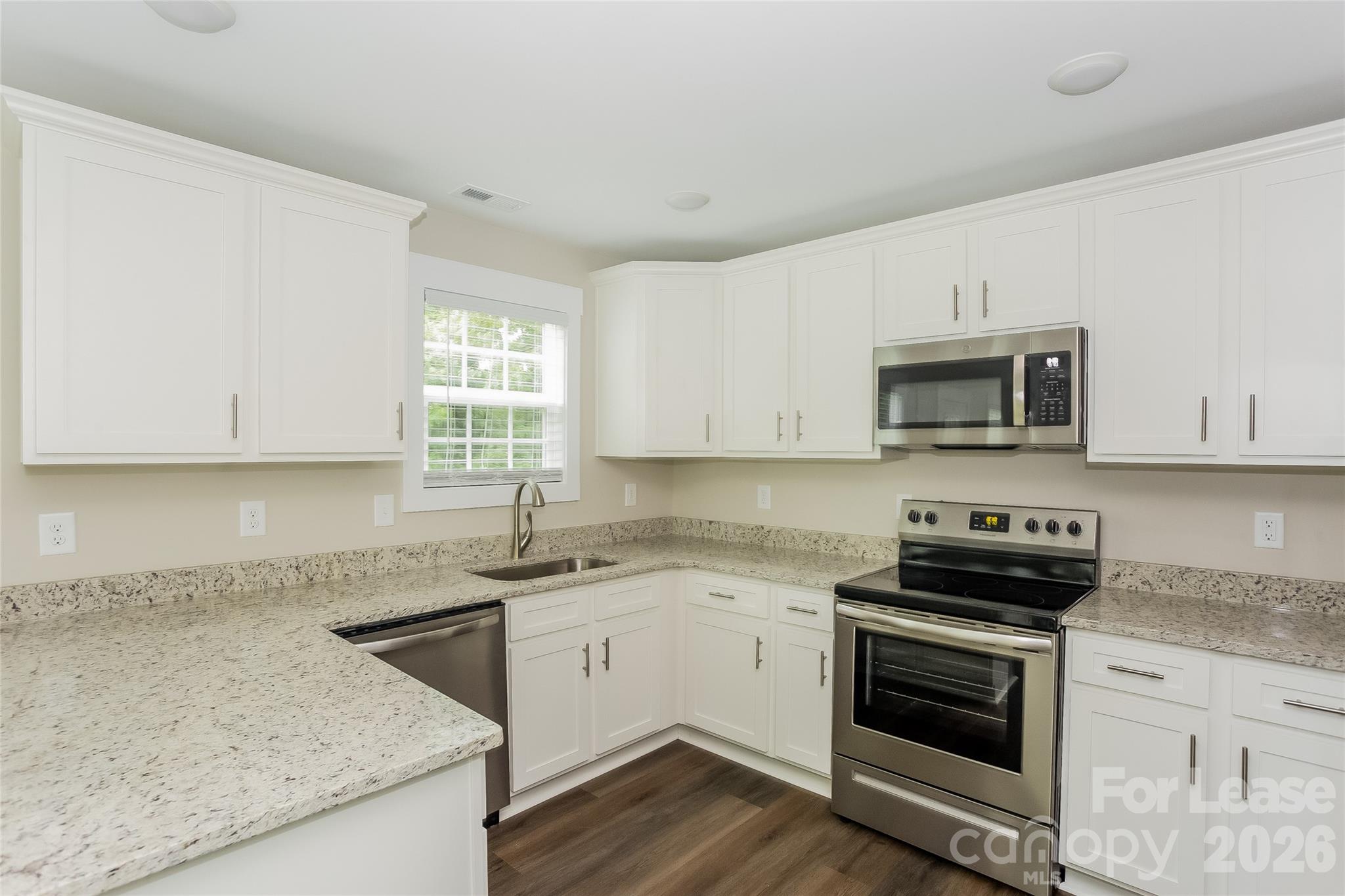 117 Fort Worth Avenue Property Photo 4