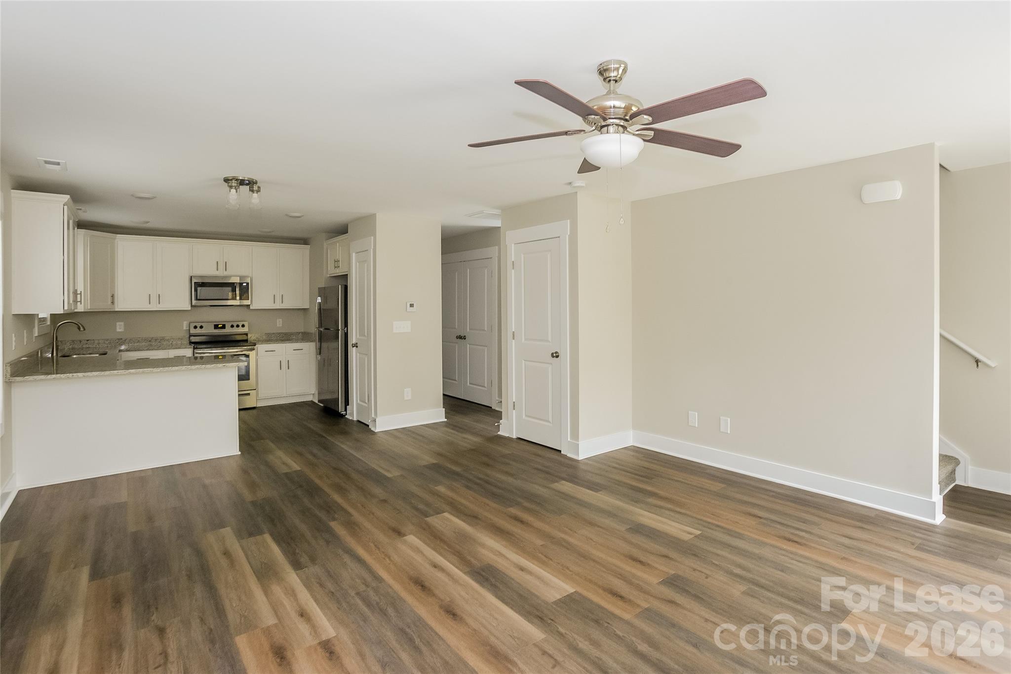 117 Fort Worth Avenue Property Photo 5