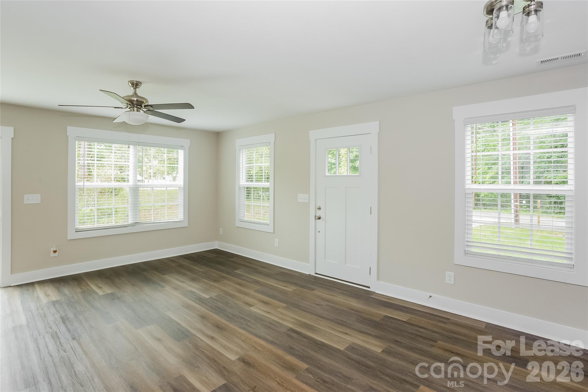 117 Fort Worth Avenue Property Photo 6