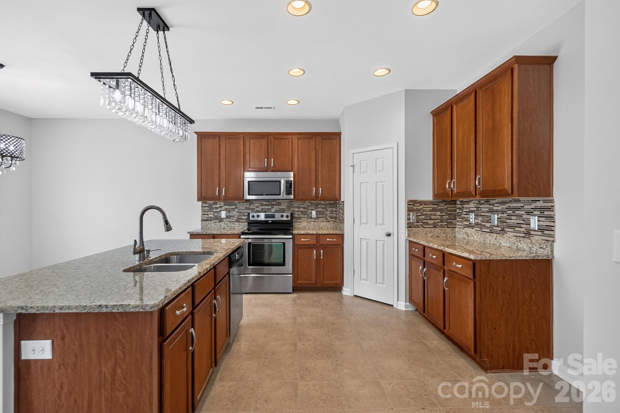 4006 Farm Pond Road Property Photo 8