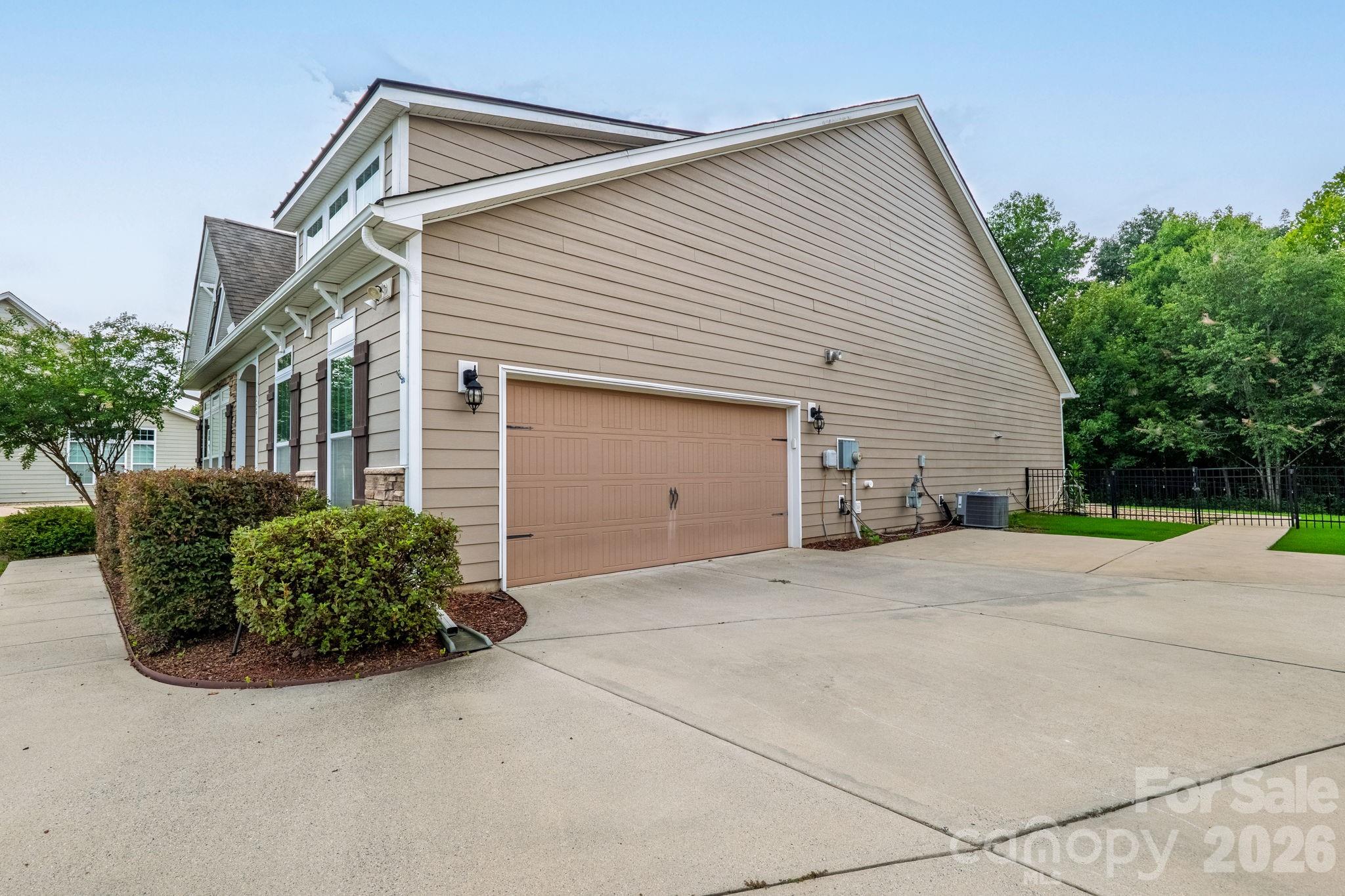 229 Hunters Hill Drive Property Photo 9