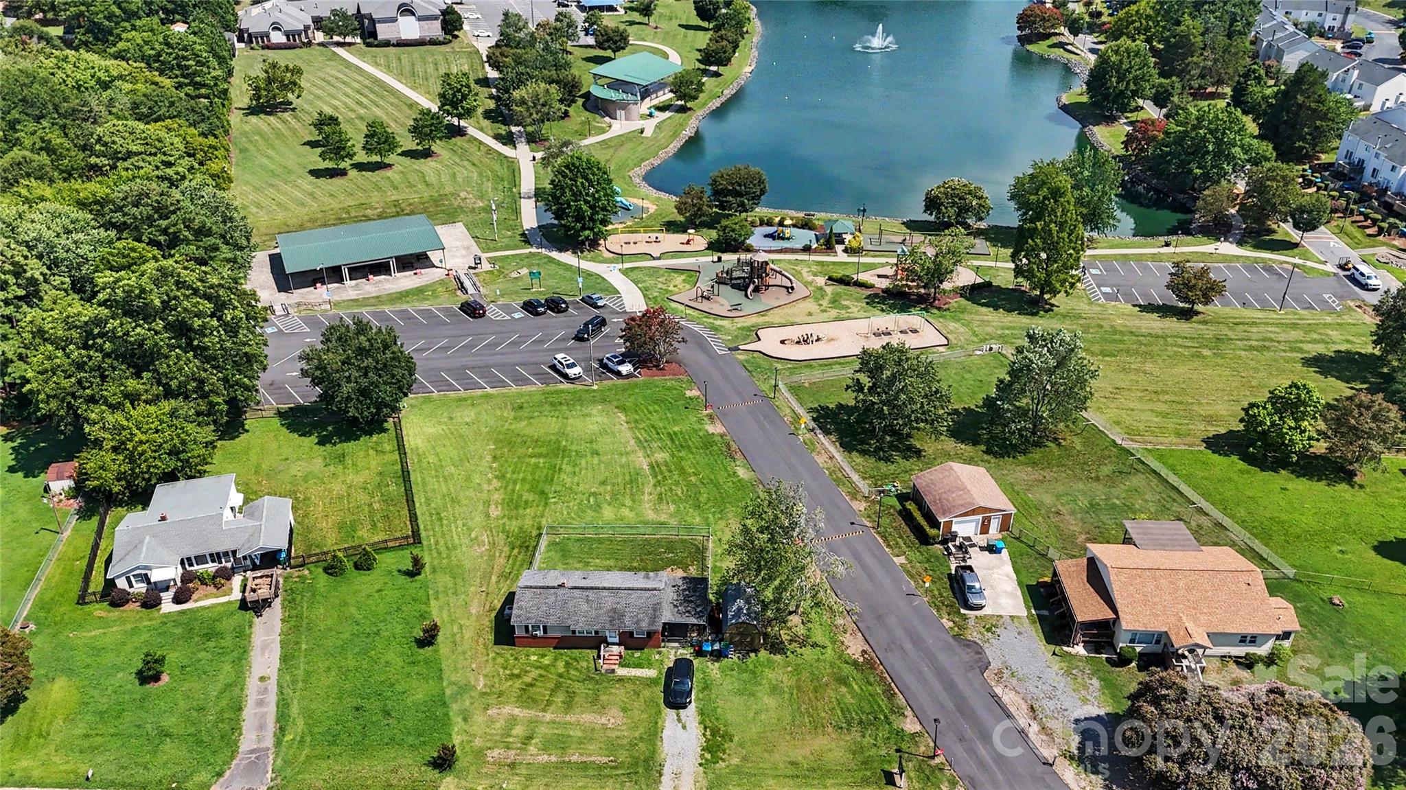907 Lakeview Drive Property Photo 6