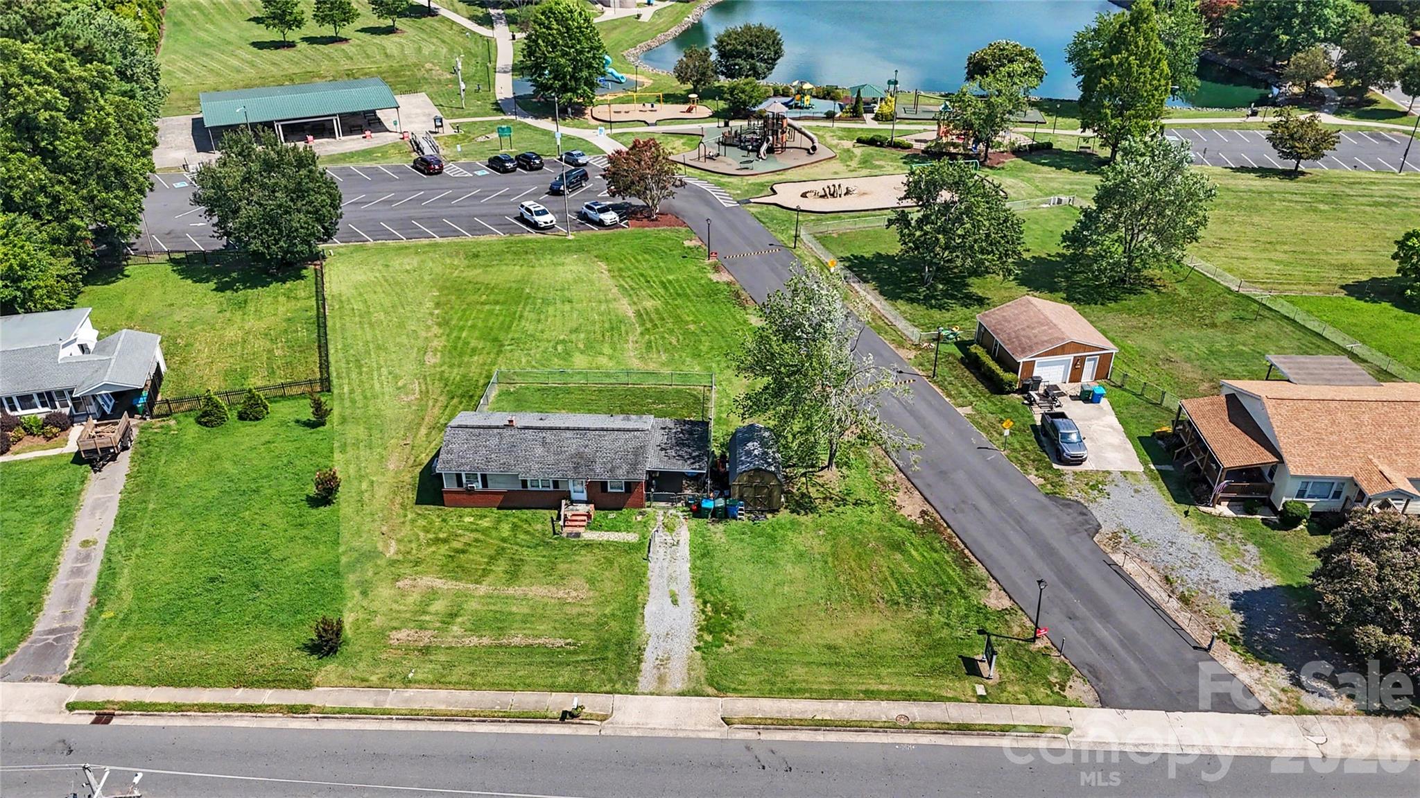 907 Lakeview Drive Property Photo 11