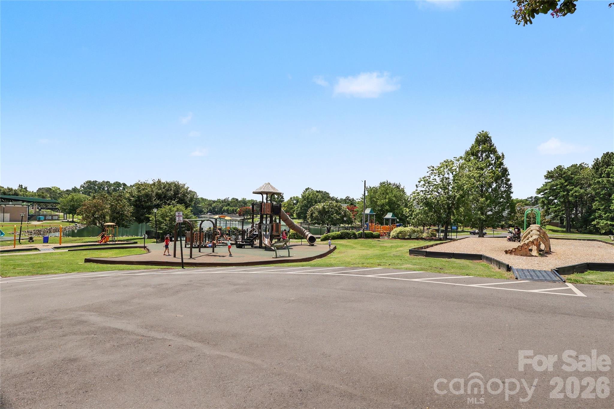 907 Lakeview Drive Property Photo 17