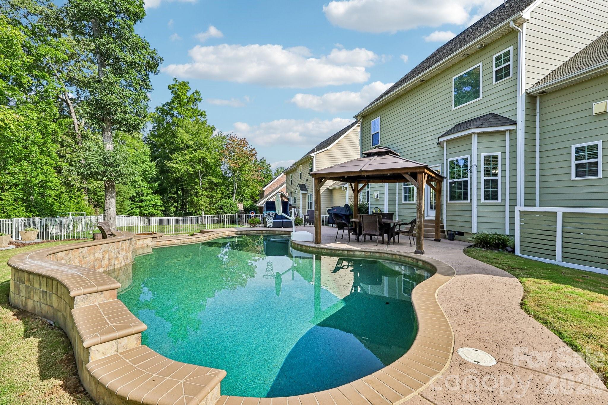 3812 Litchfield Drive Property Photo 2