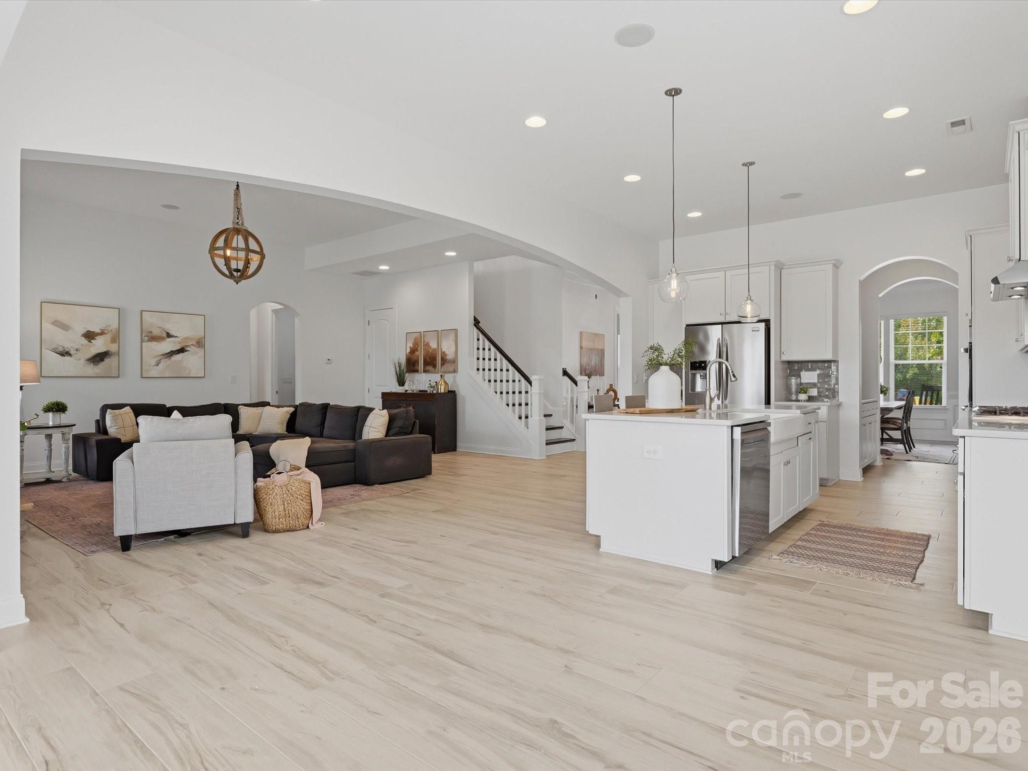 5008 Lydgate Drive Property Photo 8